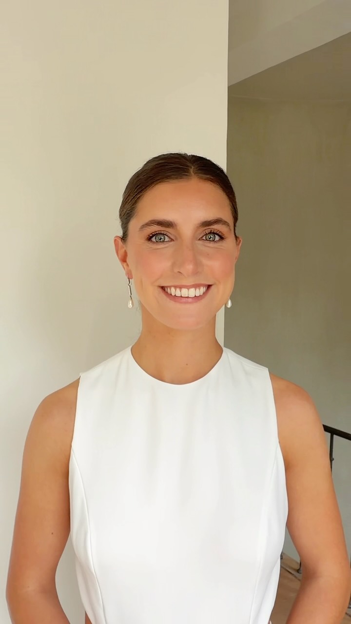 A natural bridal glam is perfect for the bride who almost never wears makeup but wants to look her best on her wedding day.
For me it’s about softly defining features and not having too much contrast so it looks elevated, natural and feels soft.
Save this elevated natural bridal makeup as your inspo or send it to a bride to be 🤍
•
•
•
•
•
•
#bridalmakeup #naturalbridalglam #naturalbridalmakeup #bridalmakeupartist #makeupartistbelgium