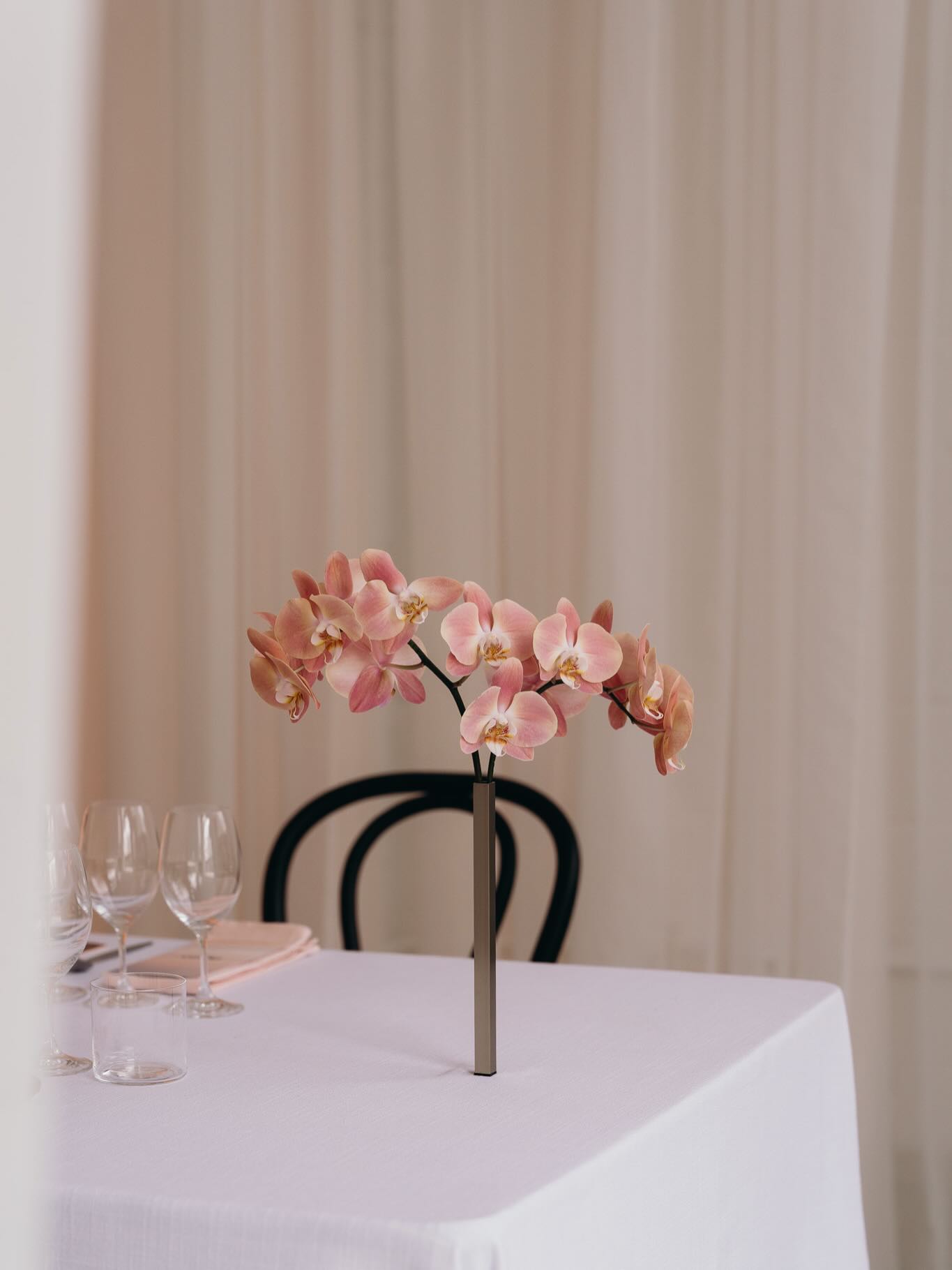 Up in the clouds with @dysonbeauty for the launch of their travel size hairdryer ✈️🌤️
photo: @vanessa_cassar
venue: @transmissionstudios58
catering: @menu_extra