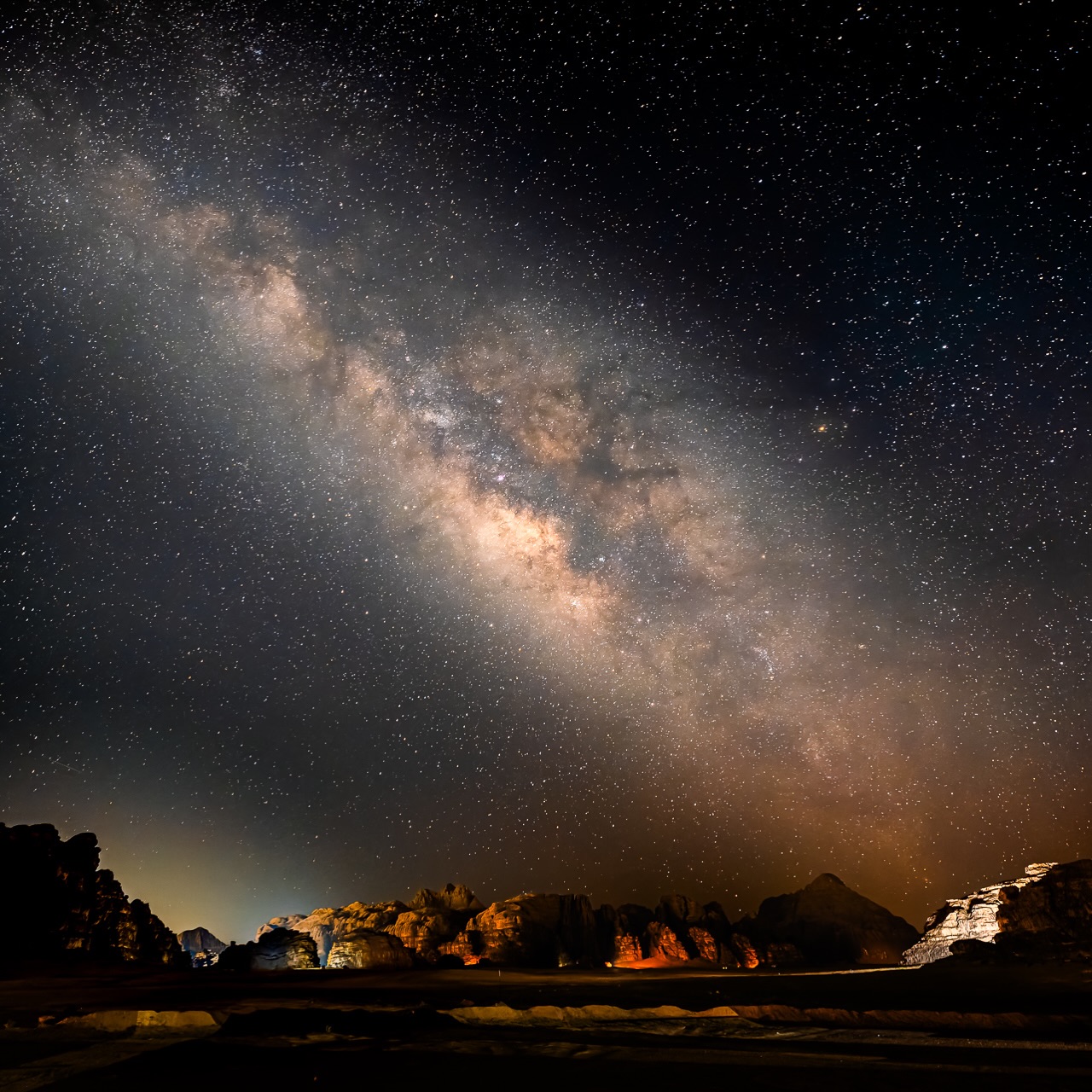 When everything lines up at 3.27am in the morning. It's not easy being up at that time when on tour with a workshop. But we will always try, especially in one of my favorite places on earth.
Shot with Sony A7CR + 16-35 GMIi + @mavenfilters night filter