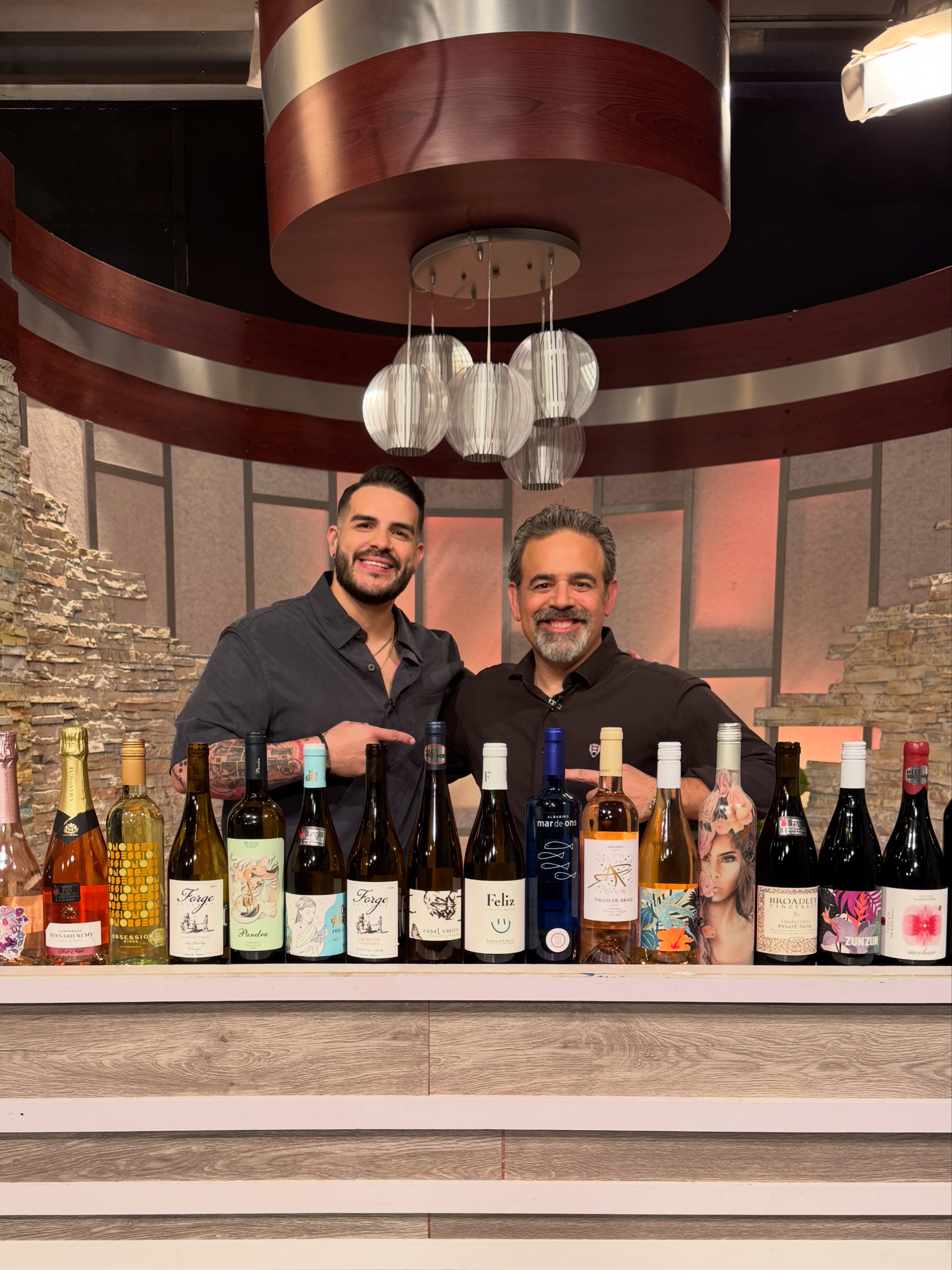 ❤️Para la reina de la casa hoy en @diaadiat2🇵🇷
Gracias a mis auspiciadores por el apoyo: @panamericanwinespirits, @the.wlist, @empacadorahillbrothers, @almacendelvino, @bfernandezhnos, @lamadridwines y @ilikefinewine. Después les subo el segmento. ¡Salud!
#mamá #diadelasmadres #puertorico #telemundo #vino