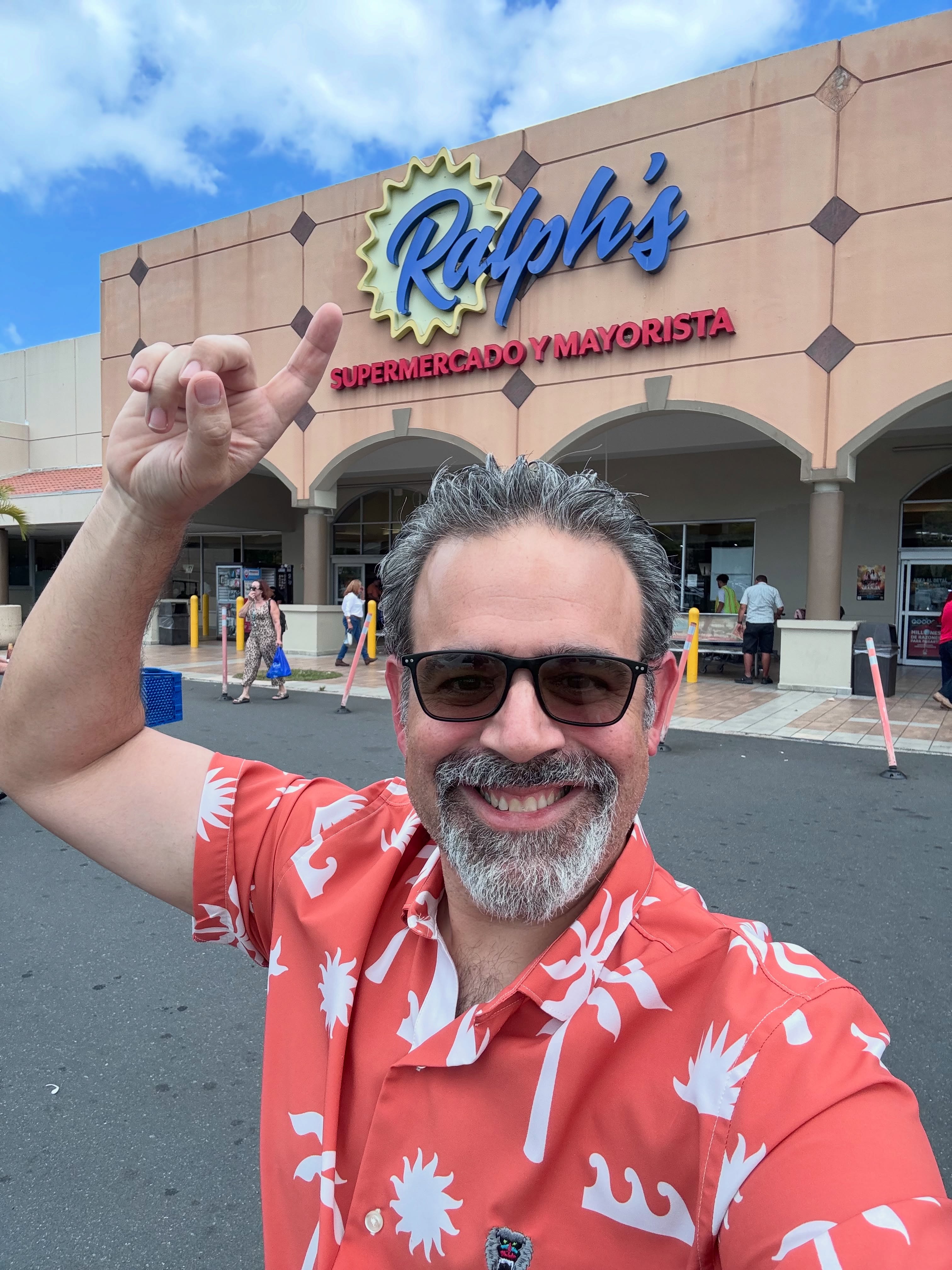 📺Busca la tele de Wine News TV en @ralphspuertorico🇵🇷
Delicias de vinos que van desde champaña, blanco, rosado y tintos. Cuéntame en comentarios si has probado alguno. Me alegra ver mi selección llegando a diversos puntos de venta en #puertorico .
#wine #vino #winenewstvselection #humacao