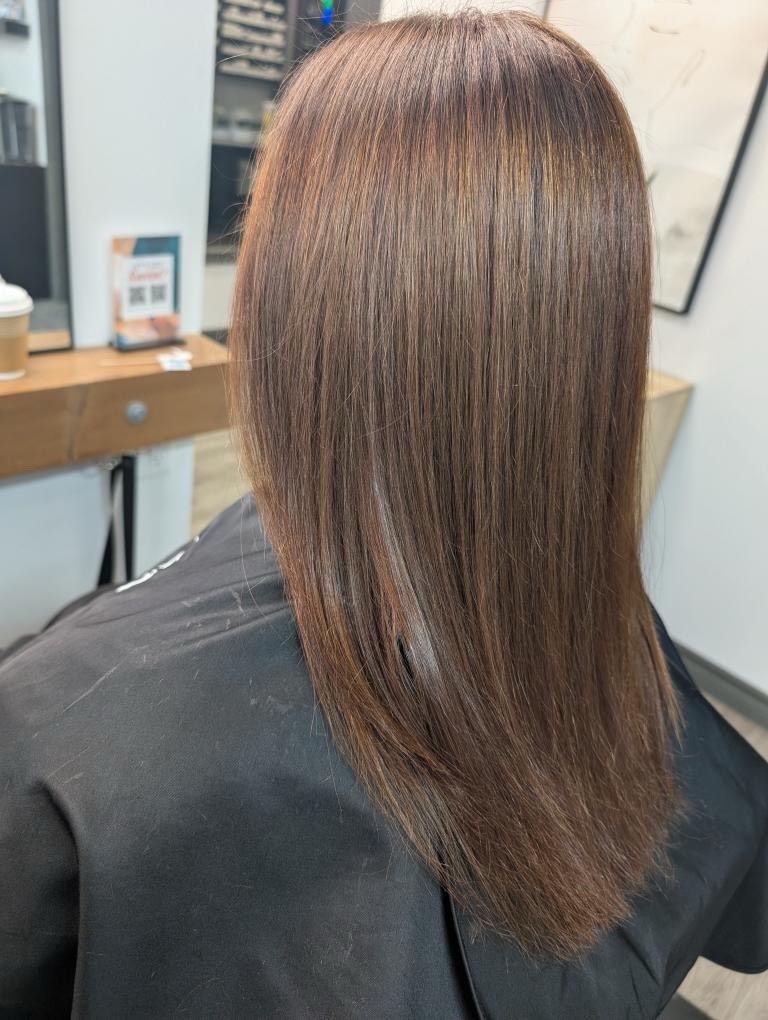 Wow what a transformation! 🤯
Colour by @hairby_yesenias ! Tap that ❤️ if you’re loving this look!