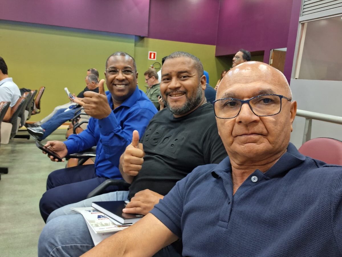 Na data de ontem, 07/05/2026, diretores do SINDMINÉRIOS SANTOS estiveram presentes no debate “DISPUTAR A RENDA / REDUZIR A JORNADA”, realizado no Departamento Intersindical de Estatística e Estudos Econômicos - DIEESE, aprimorando conhecimentos para melhor representar a categoria profissional.
