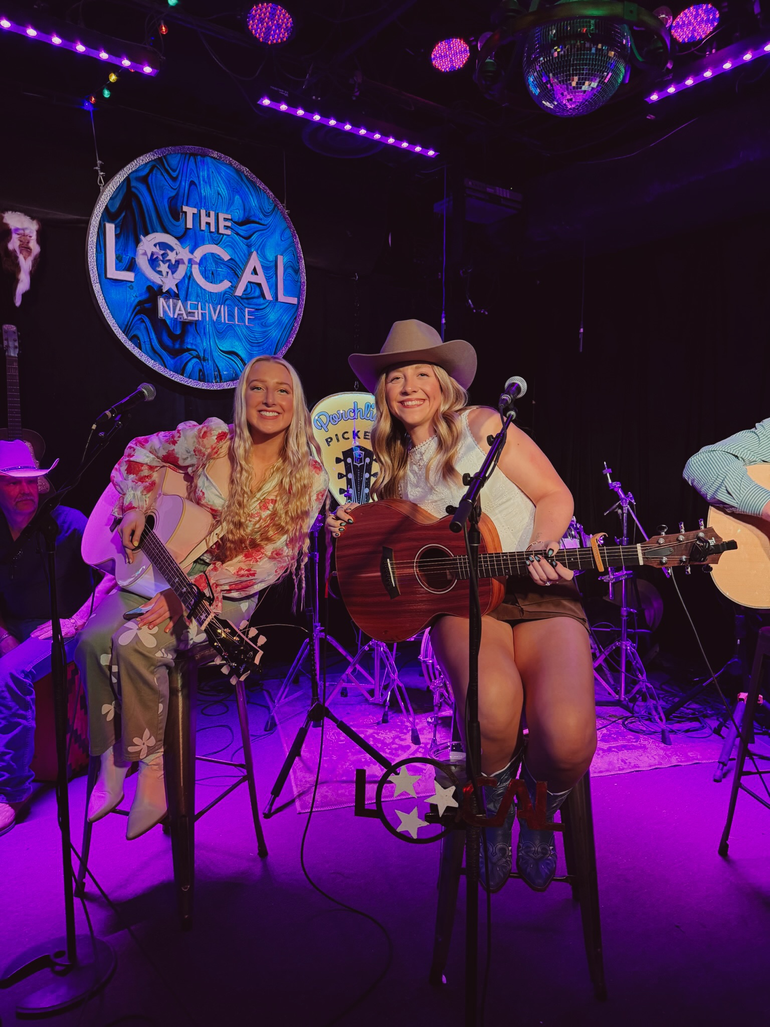 Got to FINALLY meet MY GIRL @mattietaylormusic 🥹🩷 and played TWO rounds! Thank you @porchlightpickers and @nashvilletourstop for having me out!!
#haileyjamesmusic #countrysinger #singer #nashville #countryartist