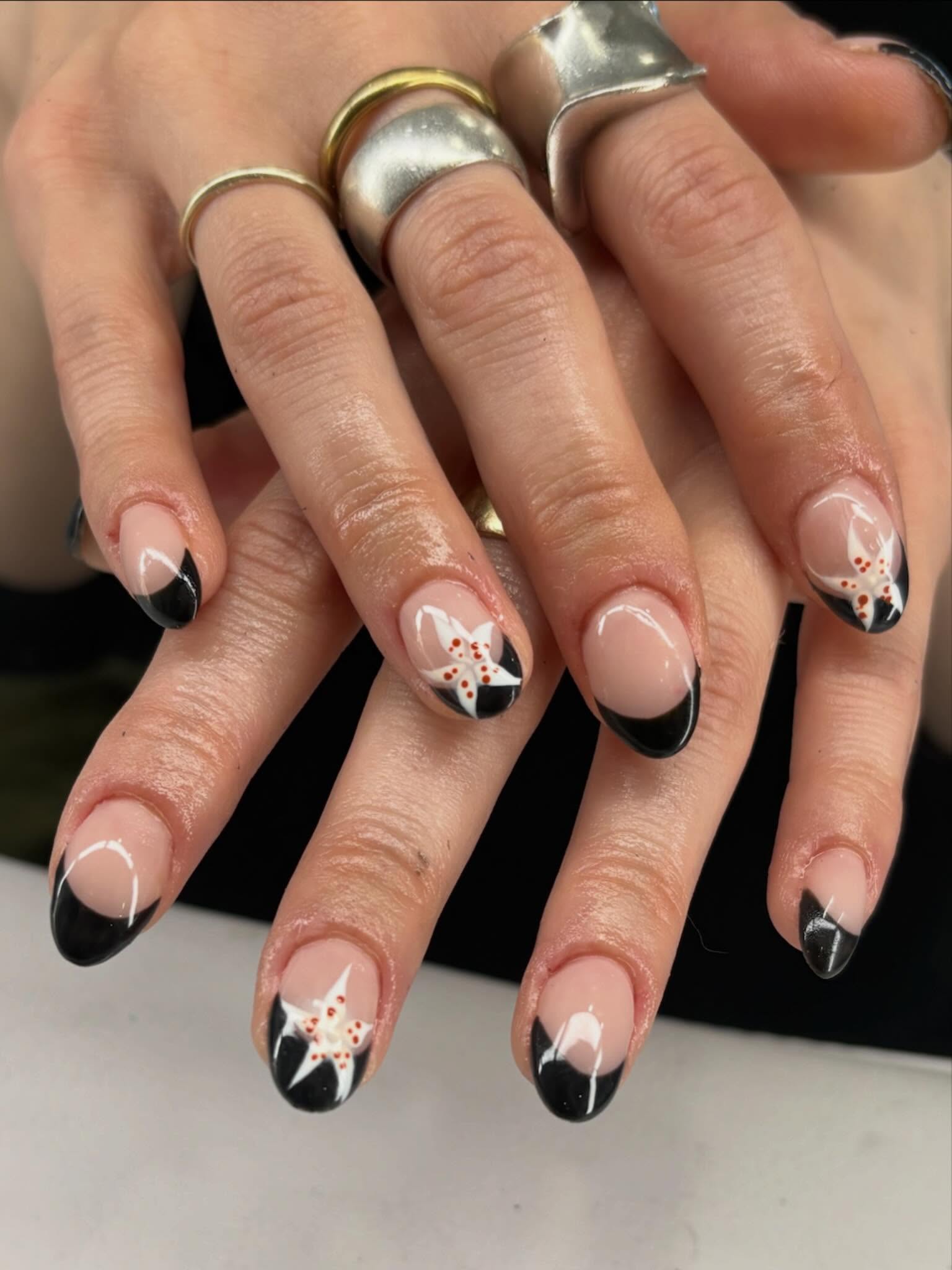 LIVE: Update on a natural nail journey 🤍
Technician: Meeka
#brownsugarnailspa #luminarynailsystems #phillynails #nails #nailart