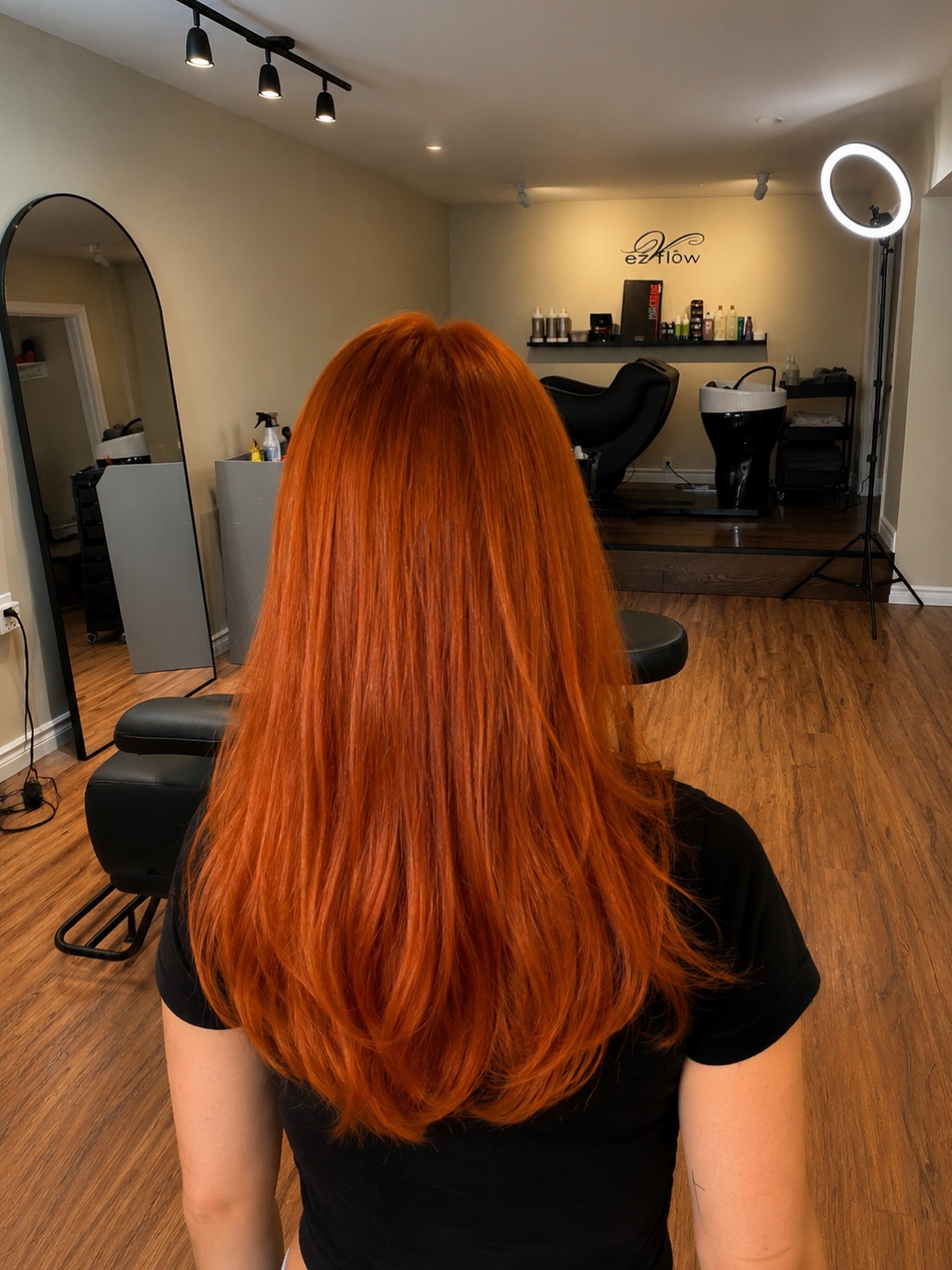 Copper fire tones 🔥🧡
Clean, glossy and vibrant from every angle.
One session transformation ✨
Customized copper orange with soft dimension + shine.
📍Toronto Home Studio
#CopperHair #OrangeHair #hairstylist #haircolor #womenhaircuts