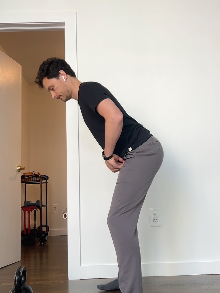It is common for people with running injuries to develop low back pain over time. If you have a lower body injury that may alter your gait and over time the spine will load differently which can cause some pain. As you recover from your lower extremity injury you want to make sure the low back pain does not linger on. Here are a few exercises that will target the way your lower extremity affects the lumbar spine.
#runninginjuryrecovery #chirocare #williamsburgbrooklyn #lowbackpainrelief #marathon
Runner with low back pain in Williamsburg, Brooklyn