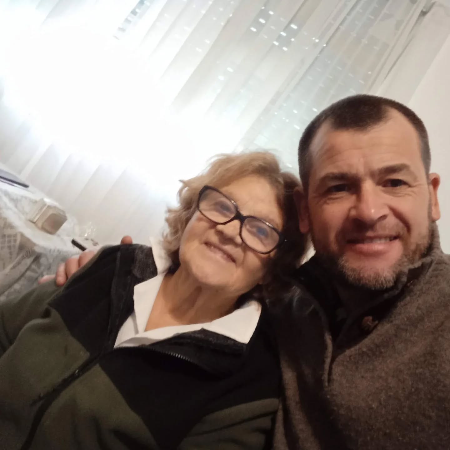 Muy feliz día a las mamás !
Para todos ; disfruten el día 🥰 , acompañen , compartan, recuerden y abracen !