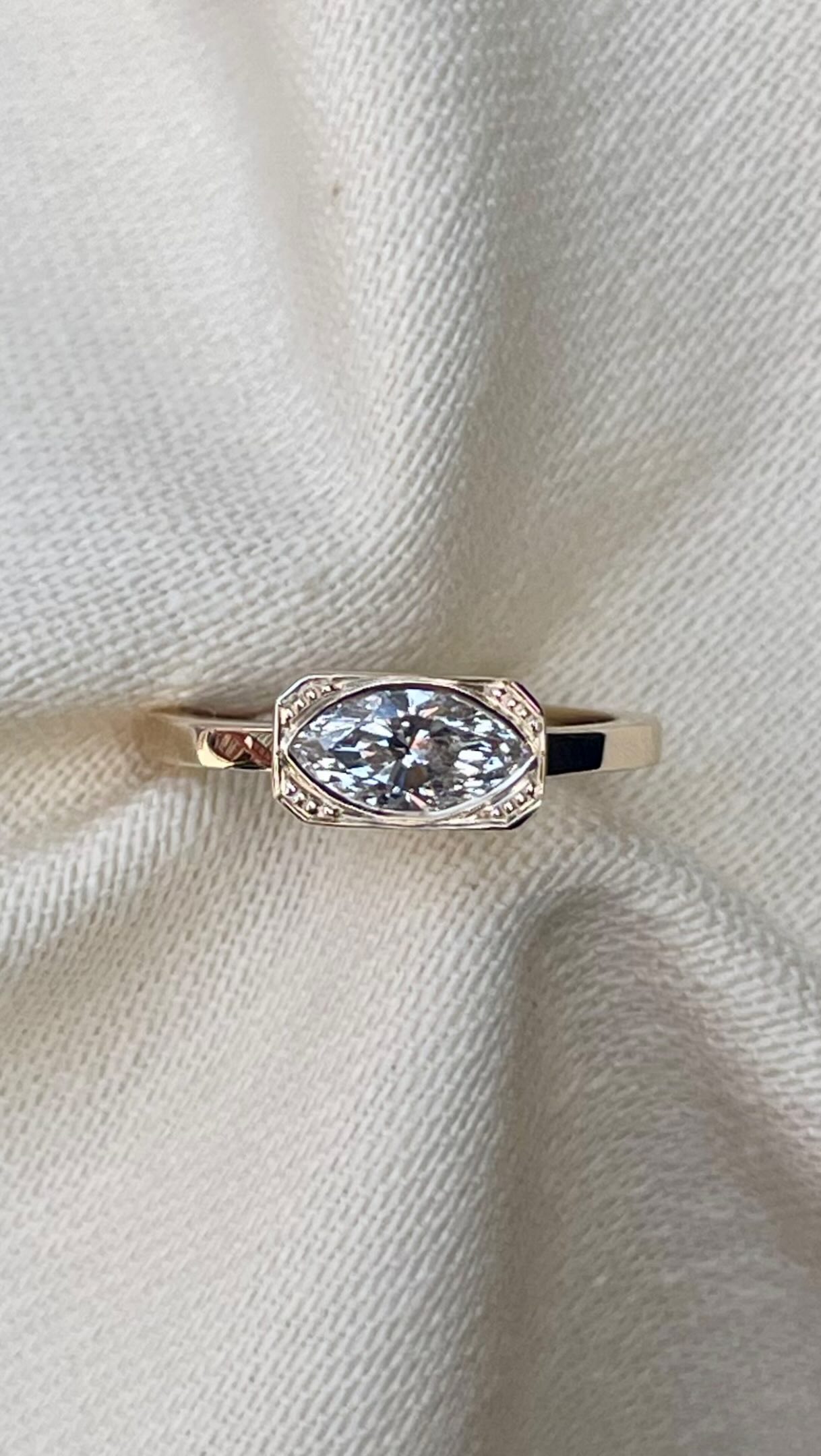 This one is on my own list of rings I want - Art Deco inspired pinky ring with 0.50 ct marquise cut diamond. Stunning details in the square setting and gorgeous fire in this favorite stone cut. Custom made by hand.
.
.
.
#handmadejewelry #pinkyring #marquisediamond #custommadejewelry #danishdesign