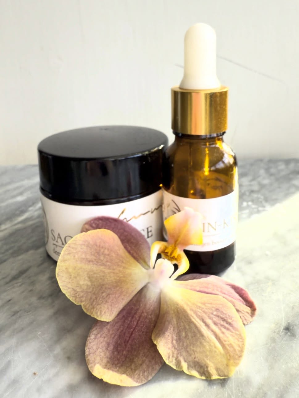 Spring skincare perfection ✨🌹
I absolutely love the combination of our Sun Kissed Face Serum and Sacred Rose Cream in the spring — both beautifully infused with luxurious Rose Otto oil for the ultimate skin-loving ritual.
The secret? Apply the Sun Kissed Face Serum first, followed by the Sacred Rose Cream. The serum penetrates deeply, working on a cellular level to nourish, repair, and heal from within, while the cream works on the outer layers of the skin — hydrating, protecting, and rejuvenating your complexion.
Together, they are pure magic ✨ especially on sunny days. The Sun Kissed Serum helps protect your skin, supports natural healing from sun exposure, and helps your skin absorb the sun’s rays in a healthier, more balanced way — leaving your skin radiant, nourished, and glowing to perfection 😉❤️🌈
And beyond the skin benefits, Rose Otto oil is known as a beautiful heart chakra opener — inviting more love, softness, and feminine energy into your ritual. It transforms your skincare routine into a moment of self-love, self-care, and deep nourishment for both skin and soul 🌹✨
#UrbanWitches #NaturalSkincare #RoseOtto #SpringGlow #LuxurySkincare HolisticBeauty SelfLoveRitual HeartChakraHealing
