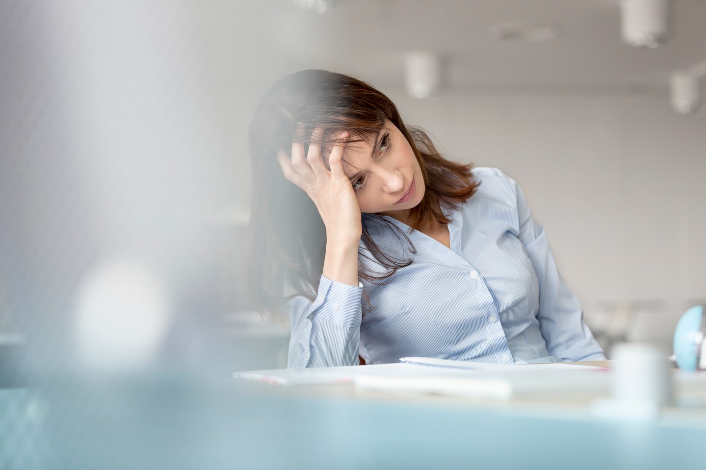 Five minutes. Real results. I teach micro-routines that turn stress into performance. Ready? Try these between meetings or during school drop-off. 1) Box breath — 4–4–4–4 for 5 minutes. Calms cortisol spikes and sharpens focus. 2) Tension-release set — clench for 5s, release for 10s, move through major muscle groups. Quick reset for decision clarity. 3) Cognitive reframe prompt — name the stress, ask “What’s helpful right now?” then pick one next action. Small, repeatable habits compound into real resilience. Want a simple routine to stick to? Tap the link in bio and I’ll show you how to make these daily. Which one will you try first? 💥🧭🫁💪 #ResilienceRituals #MicroHabits #StressToStrength #ParentLife #BusyProfessionals #MindsetMatters #MilitaryMindset #FiveMinuteFix #DecisionMaking #DailyPractice