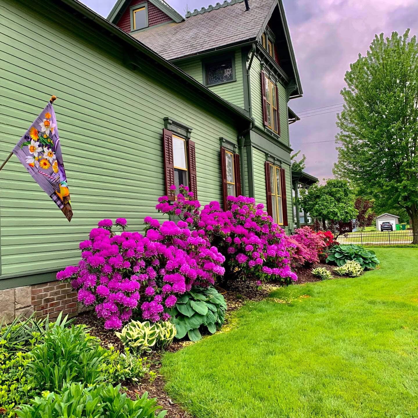Introducing our newest Run Away & Stay Package ✨
@thesenatorsdaughter is a charming Victorian Bed & Breakfast tucked in the heart of Jefferson, Ohio near wine country. This cozy b&b has gorgeous gardens, homemade breakfast that you’ll forever crave, and next-level hospitality.
This package includes:
✍️ A personally written ceremony
💐 Bouquet + boutonniere
📸 Professional photography
🎂 Cake for two
🛌 Two nights stay
✨ Planning + coordination handled for you
🏘️ Space for up to 6 guests
💰 Starting at $2,769
Ready to run away with us? Inquire now👇
https://www.epicallyelope.com/elopement-packages/overnight-elopement