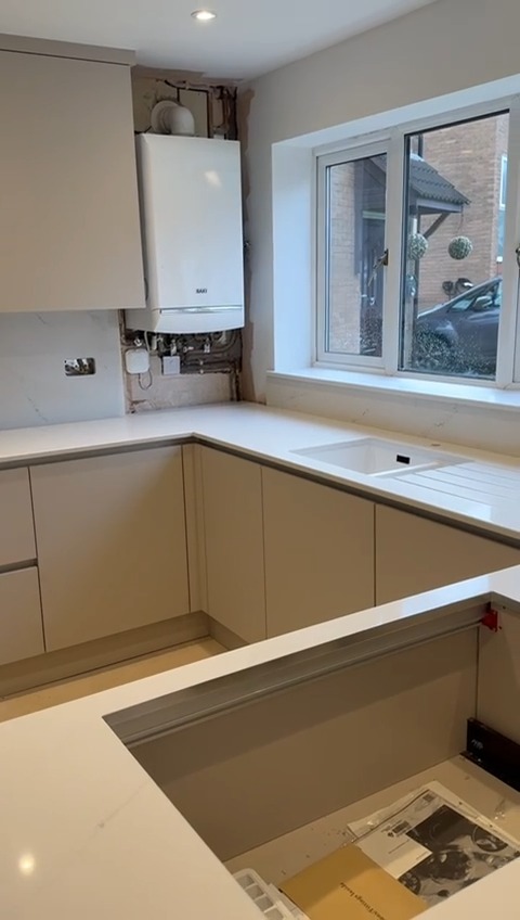 Livigno 20mm quartz worktops with splashbacks and window sill fitted in Warrington #quartzworktops #worktopscheshire #kitchenideas #quartzworktop #homeimprovement #kitchenworktops
