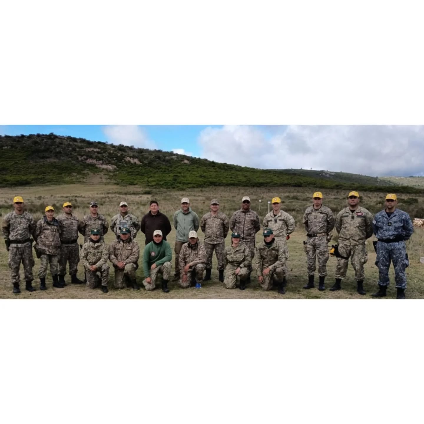 "Cuando uno enseña dos aprenden"
Quiero compartir y agradecer por integrar el cuadro de Instructores en el curso avanzado de tiro para Oficiales de las diferentes Fuerzas ! 4 jornadas de instrucción, entrenamiento e intercambio en una actividad que incluyó dos noches de técnicas de tiro en condiciones de visibilidad limitada y el empleo de varias plataformas.
Mis felicitaciones a la dirección, administradores docentes, Instructores y personal de apoyo por la organización, compromiso y su excelencia profesional.
A los cursantes quienes aceptaron con una madurez profesional los desafíos mis más sinceras felicitaciones por un cierre de actividad brillante.
Agradecimiento por la oportunidad de volver a compartir conocimientos, momentos , anécdotas, experiencias y un sano intercambio.