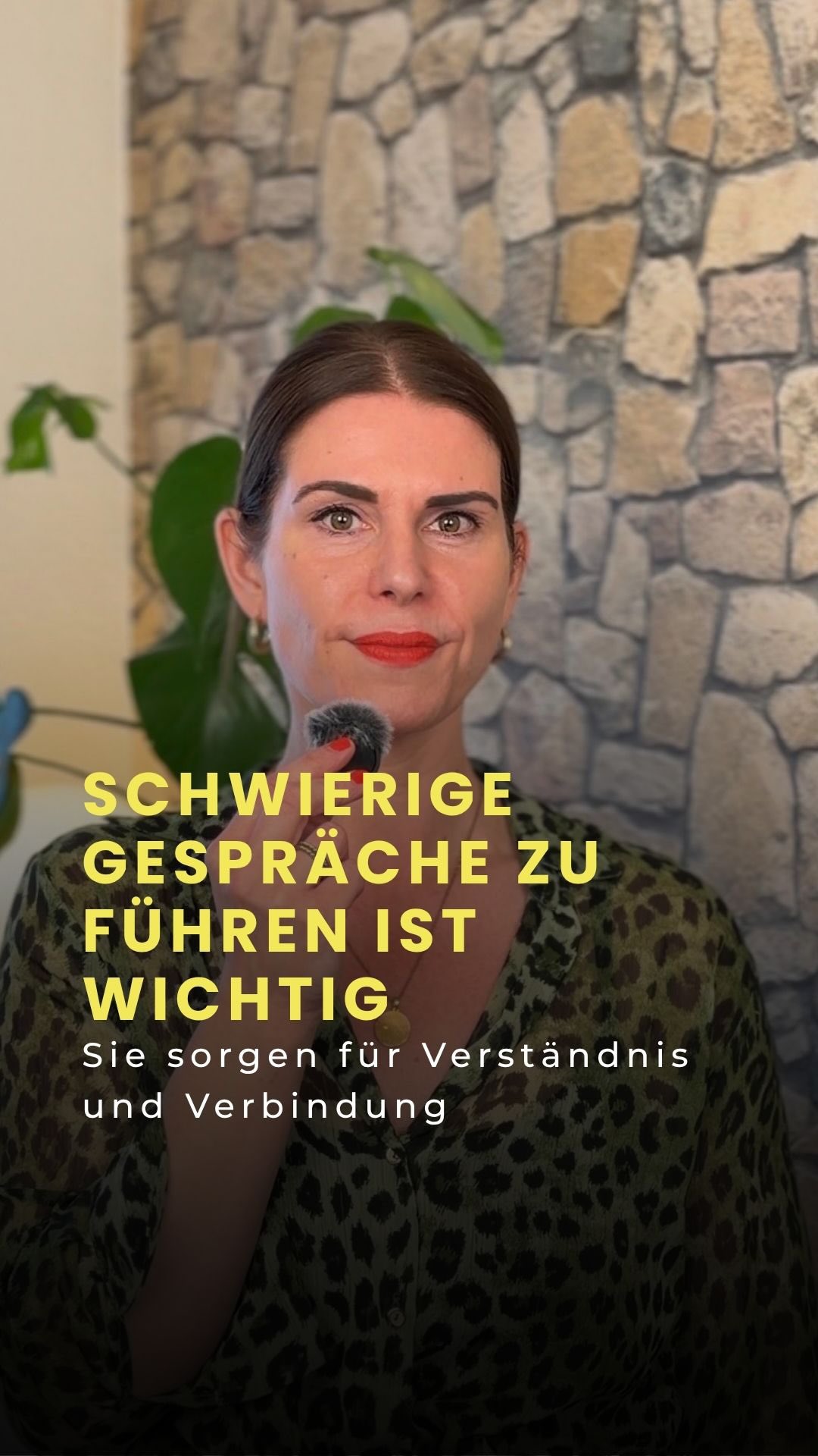 DEIN PERSÖNLICHER COACH IM ALLTAG ✨
Du wünschst dir mehr Inspiration und echte Unterstützung im Alltag?
Speichere dir dieses Video unbedingt ab, damit du jederzeit darauf zurückgreifen kannst, wenn du den nächsten Impuls brauchst.
Wenn du bereit bist, noch tiefer in deine persönliche Weiterentwicklung einzusteigen, dann schau dir unbedingt den Smart Link in meinem Profil an. Hier wartet der echte Deep Dive auf dich:
💻Freebies & Downloads: Jede Woche stellen wir kostenlose Downloads bereit, damit es dir leicht fällt, hier noch tiefer einzusteigen.
🤩Inspiration & Blickwinkel: Lass dich von verschiedenen Perspektiven inspirieren, indem du über unsere Blogartikel tiefer in die verschiedensten Themen der Persönlichkeitsentwicklung einsteigst.
🎙️Real Talk auf allen Kanälen: Schau bei YouTube vorbei oder hör in unseren Podcast über Spotify rein – für Real Talk und coole Gespräche über die Themen des Alltags.
🗒️Coaching Tools & Workbooks: Nutze unsere Coaching Tools für dich, um deine persönliche Weiterentwicklung voranzutreiben und deine gewünschte Veränderung endlich herbeizuführen.
Geh den nächsten Schritt: Melde dich für den Newsletter an, um regelmäßig neue Tools und persönliche Erlebnisse direkt in dein Postfach zu bekommen.
👥Für die ganz individuelle Begleitung bin ich im 1:1 Coaching für dich da – und freu dich schon jetzt auf unsere Online Academy, an der wir bereits fleißig arbeiten!
🔗Klick jetzt auf den Smart Link im Profil und lass dich inspirieren.
COACHING | PERSÖNLICHKEITSENTWICKLUNG | KLARHEIT | SELBSTREFLEXION