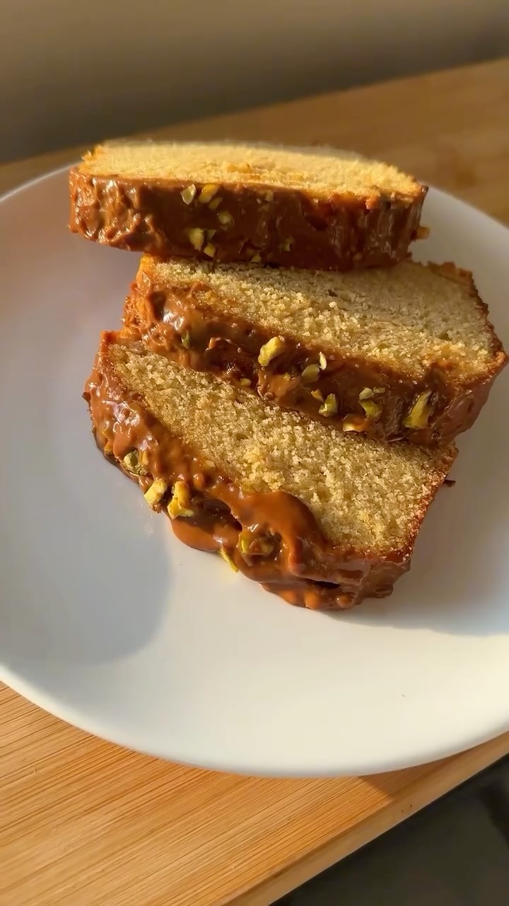 La torta de vainilla que vas a querer
hacer este fin de semana.
Sin ingredientes raros.
Sin complicaciones.
Fácil, rápida y perfecta.
La receta completa es gratis —
regístrate en el link de la bio 👇