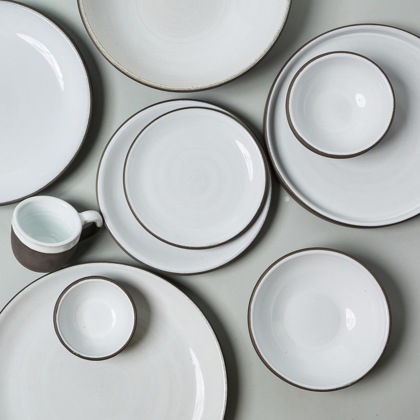 Glossy white on our dark clay! A great starting point for your collection! Available now on our website.
#handmade #ceramics #dinnerware #plates #pottery