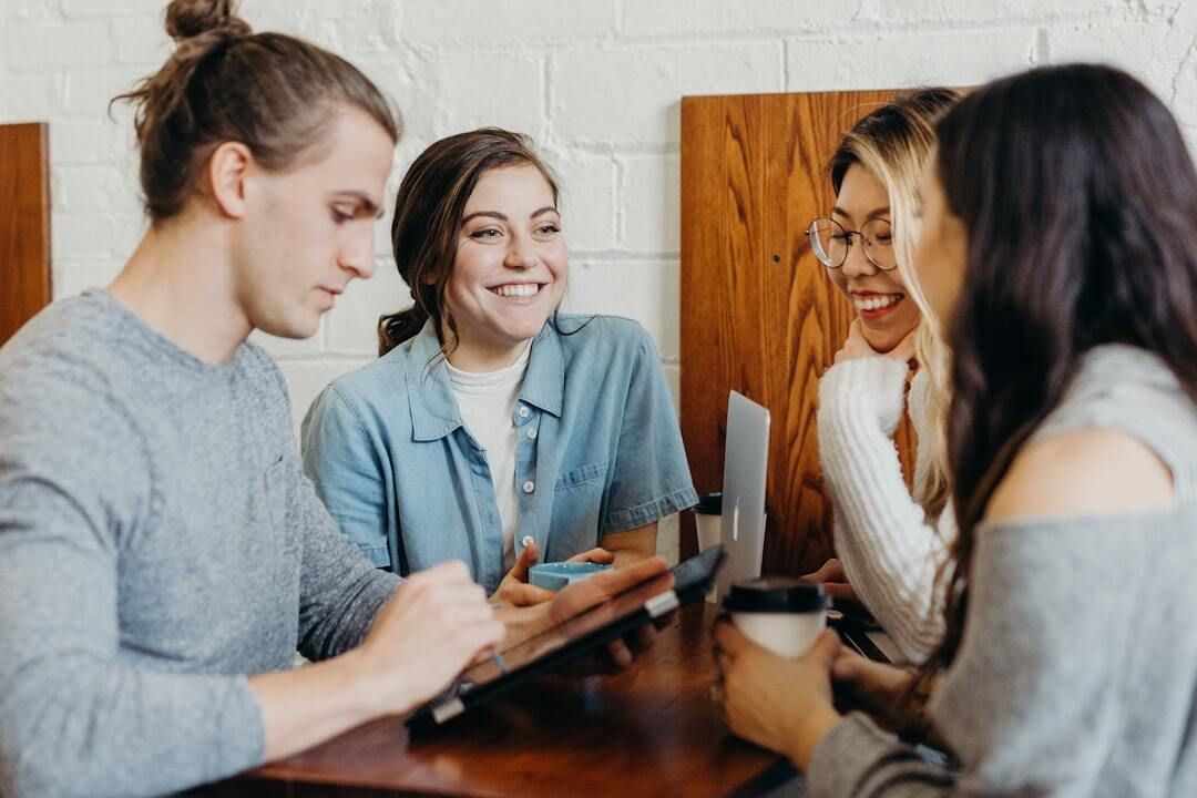 Flexible Arbeitsplätze passen perfekt zu modernen Jobs.
Mal brauchst du nur ein paar Stunden Ruhe, mal einen ganzen Arbeitstag Fokus.
Genau dafür gibt es Coworking.
Du nutzt den Platz dann, wenn du ihn wirklich brauchst.
Einfach, flexibel und sinnvoll. ⏰💼
👉 https://bio.vision-uelsen.de
#flexwork #coworkinglife #arbeitenneu