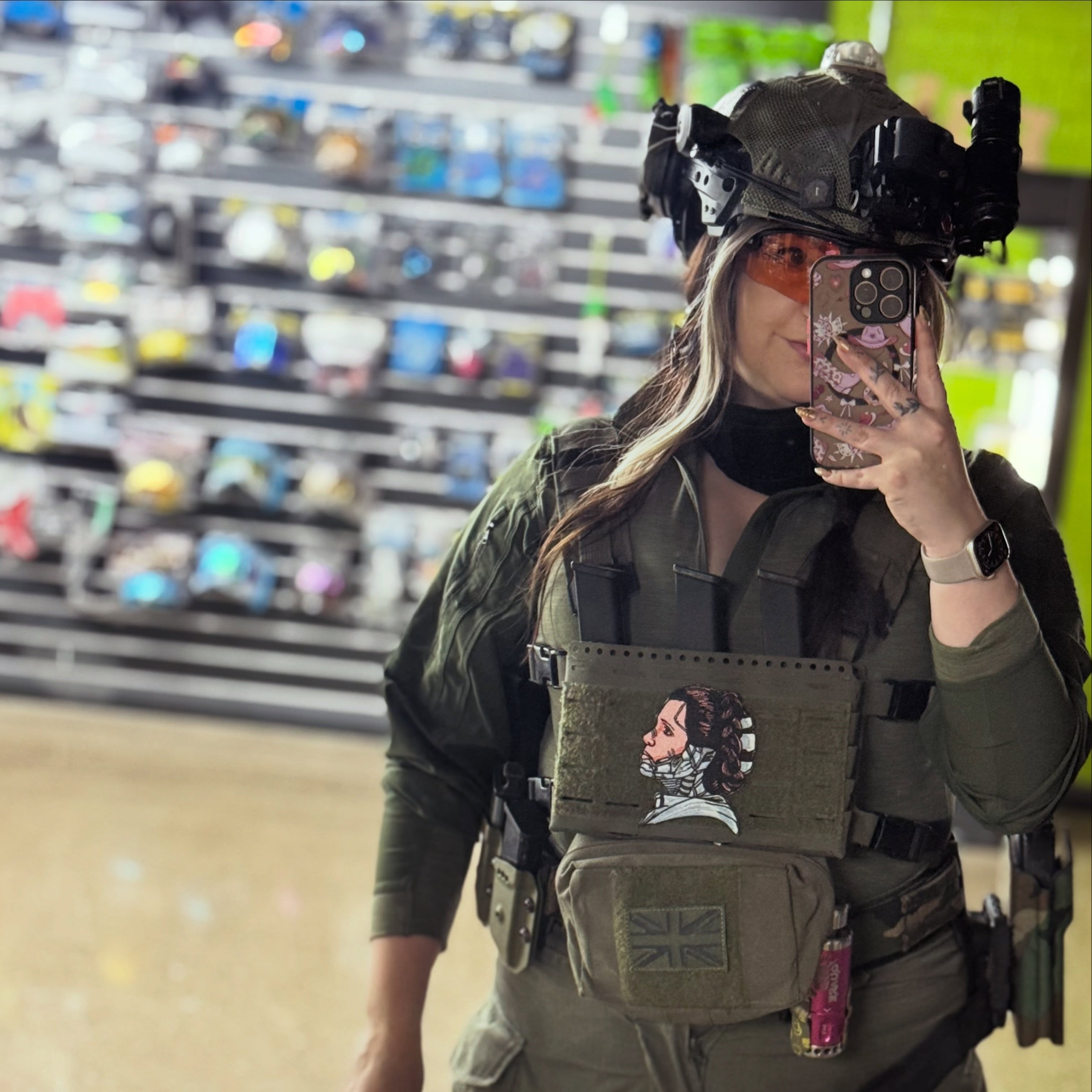 Do you want the house tour? ✨another super fun day with @bztacticaluk
Partners ❤️🔥
•
BELT & KYDEX: @deadly_customs
Use code ‘femmefatale’ for 10% off 🥵
www.deadlycustoms.co.uk
•
🇬🇧 STORE: @bztacticalukUse code FF5 for 5% off
www.bztactical.co.uk
•
🔋 Powered by: @rebelprecision
•
😮💨 HPA: @wolverineairsoftofficial
•
#airsoft #airsofting #airsoftcommunity #airsoftuk #femmefataleairsoft