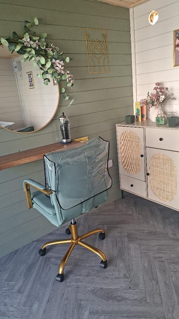 Look at this for a stunning home hair salon! This measures at 12x10 foot and it is a perfect size for a 1 seat salon. Wishing our customer the very best of luck 🍀 #morantimbercabins #homesalon