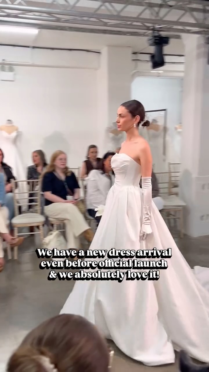 We didn’t expect this one so soon @essenseofaustralia 🫶🤍 who will be the first to try our newest ball gown arrival from @essenseofaustralia latest collection?
I can’t wait to try it on myself 😆
Bridal Shop | Cheshire | Stockton Heath | Wedding Dress | Dresses | Bride to be | Bridal Boutique | bridal wear