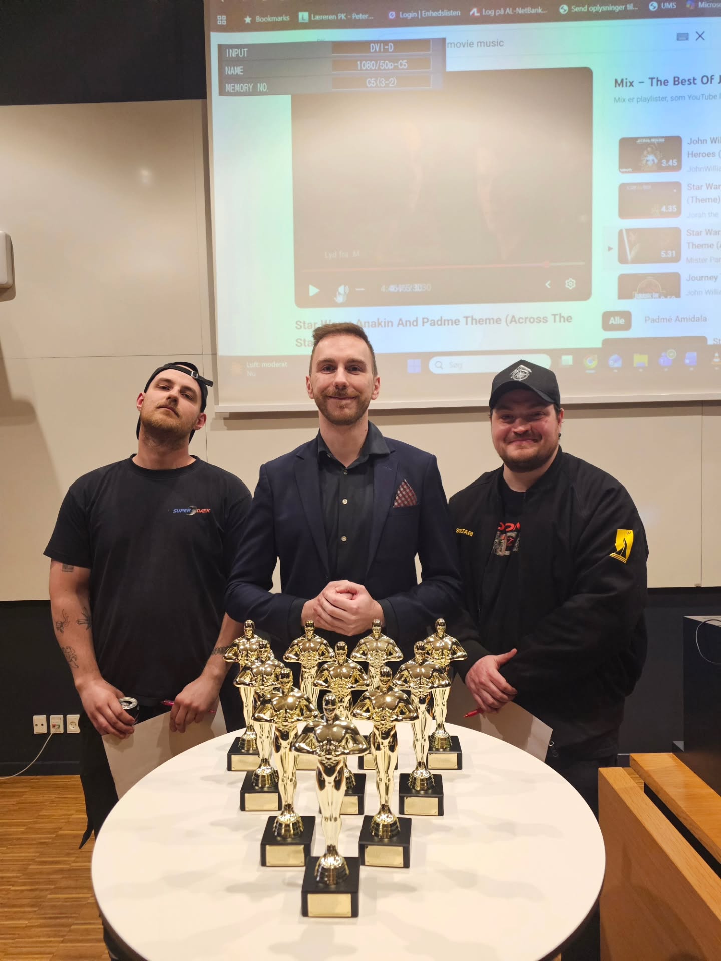EG Awards🏆 hvor vi fik besøg af Lasse Vestergaard, Moller og Morte. Mange tak til dem for at komme ud på EG og se vores examens porduktions kortfilm. En aften fyldt med masser grin og hygge. 😊🎥🎬
#lassemedhatten