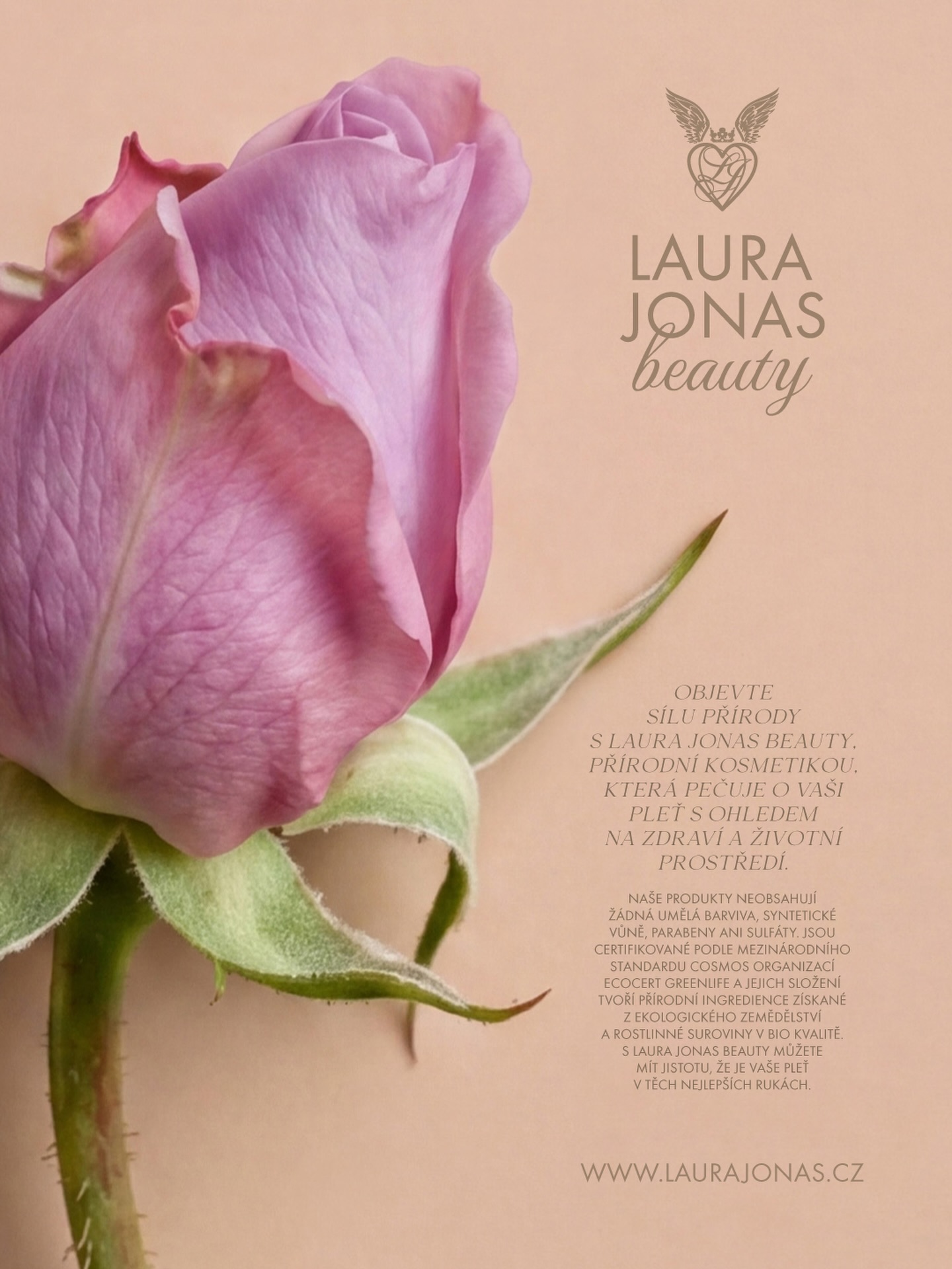 🌷 V době, kdy je péče o pleť často plná kompromisů, přináší LAURA JONAS Beauty návrat k čistotě, přírodě a skutečné kvalitě. Každý produkt vzniká s respektem k pokožce i životnímu prostředí a spojuje sílu přírodních ingrediencí s moderním přístupem ke kosmetické péči.
✨🌿 Kosmetická řada LAURA JONAS Beauty je certifikována podle mezinárodního standardu COSMOS organizací ECOCERT Greenlife, což zaručuje vysoký podíl přírodních a bio ingrediencí, šetrné zpracování i odpovědný přístup k výrobě. Produkty neobsahují syntetické parfemace, parabeny, sulfáty ani umělá barviva a jsou navrženy tak, aby podporovaly přirozenou krásu pokožky bez zbytečné chemické zátěže.
V každém krému, séru nebo tělovém produktu se ukrývá pečlivě vybraná kombinace rostlinných olejů, bio extraktů a aktivních látek, které pokožku hydratují, regenerují a chrání. Jemné textury, elegantní přírodní vůně a účinné složení proměňují každodenní péči v malý rituál harmonie a relaxace.
Značka LAURA JONAS Beauty myslí také na citlivou pleť a potřeby celé rodiny. Vedle anti-aging péče či hydratačních produktů nabízí i jemnou kosmetiku pro děti, vytvořenou s maximální šetrností již od prvních dnů života. Všechny produkty spojuje filozofie čisté krásy - bez kompromisů mezi účinností, bezpečností a luxusním zážitkem.
Moderní zákazníci dnes stále více hledají kosmetiku, která je nejen účinná, ale také transparentní a důvěryhodná. Právě certifikovaná přírodní kosmetika získává stále větší oblibu mezi lidmi, kteří chtějí pečovat o svou pleť vědomě a s ohledem na zdravější životní styl.
Objevte svět, kde se příroda snoubí s elegancí a každodenní péče se stává chvílí pro Vás. Kompletní nabídku certifikované přírodní kosmetiky naleznete na www.laurajonas.cz/kosmetika.
