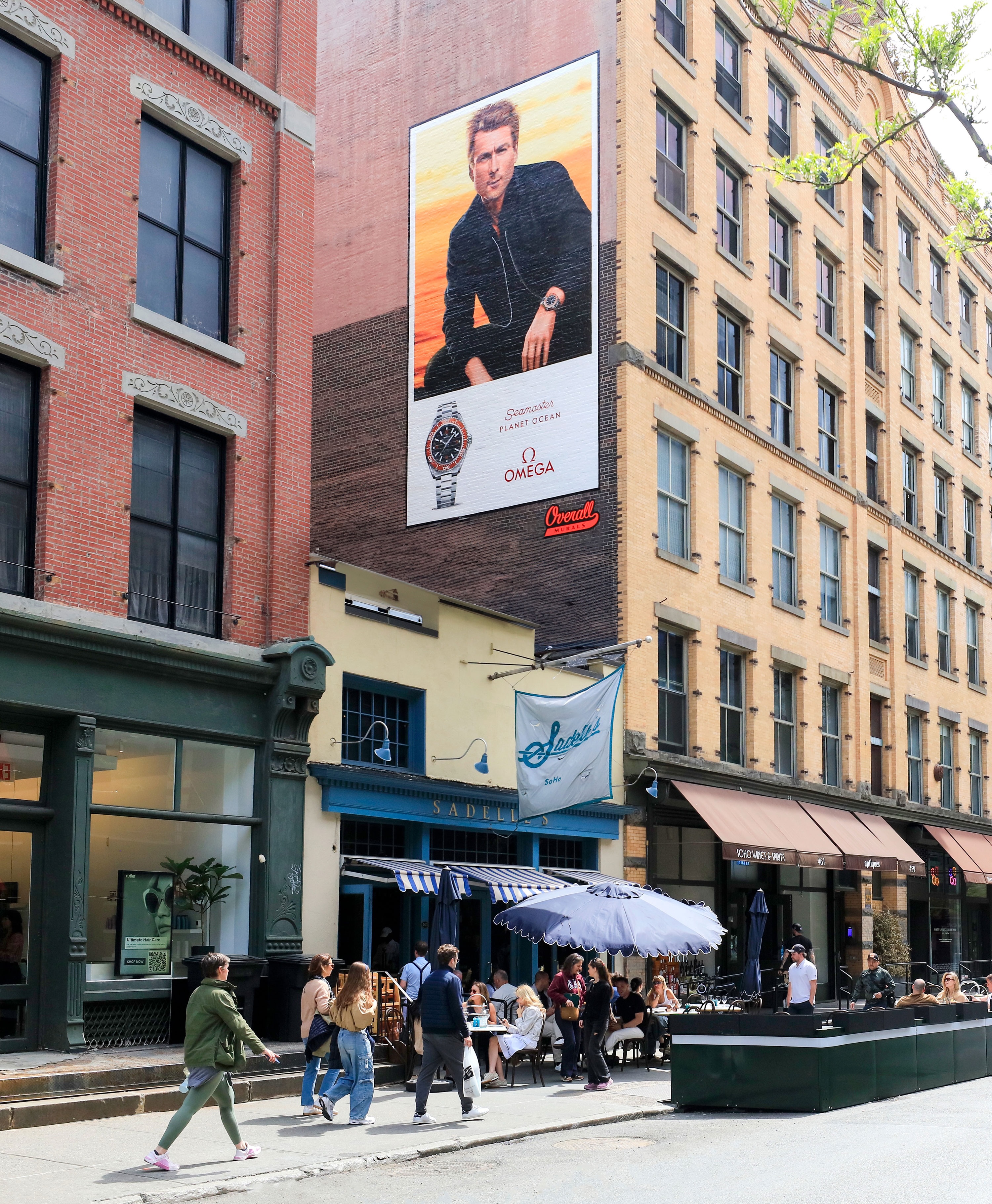 Never running out of time with the running man @glenpowell ⏰🕙⌚️ @omega
🏷️
.
.
.
.
#overallmurals #trusttheprocess #killthepixel #handpaint #coasttocoast