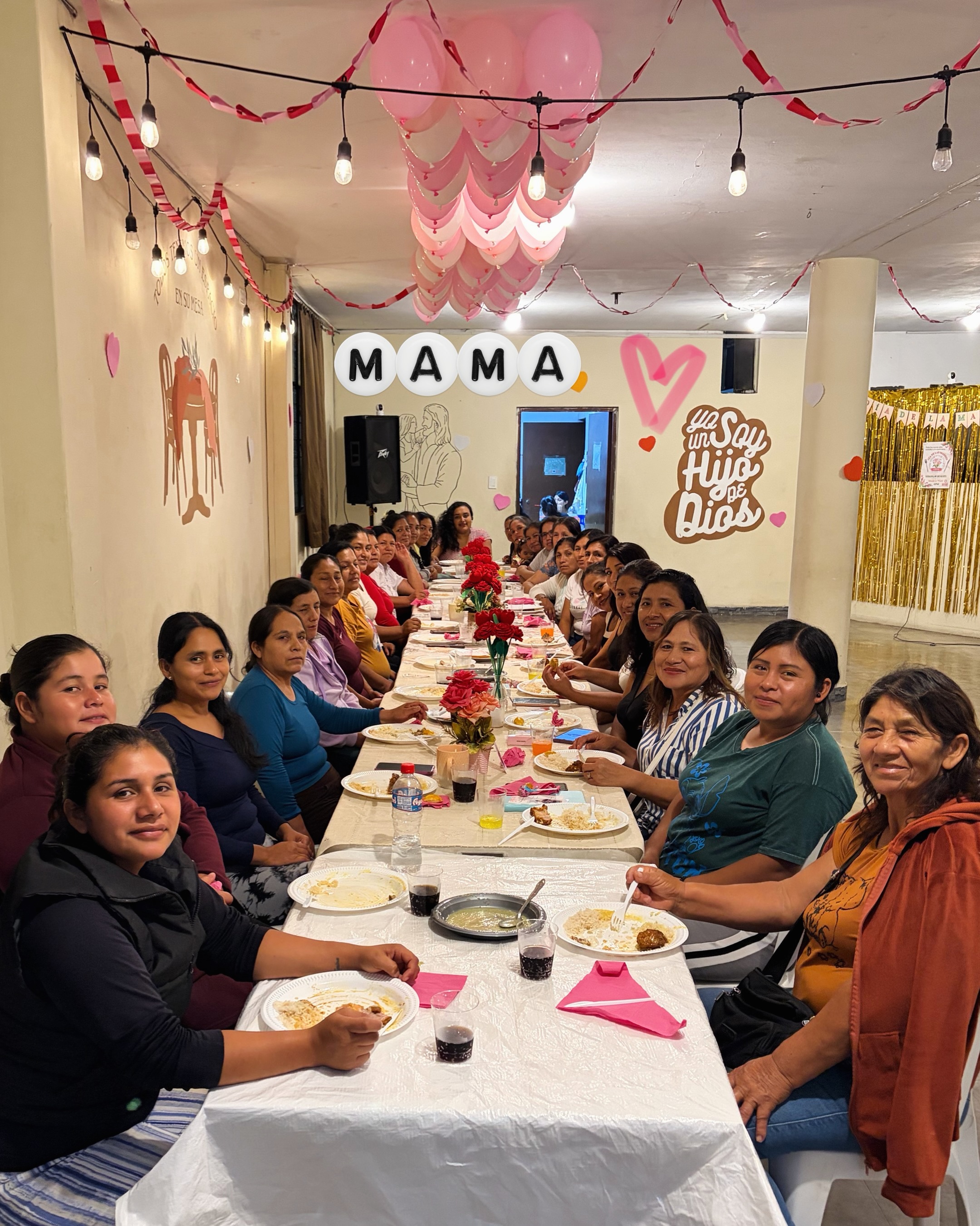 We hope all the mom’s of MANÁ enjoyed MOTHER’S DAY to the fullest and felt loved and celebrated! 💕
.
We had a celebration just for them, where we ate dinner and cupcakes together, played many games, heard the word of God, and made personalized resin keychains!
Each mom went home with their keychain creation🤩, a professional photo of their children 📸, a flower that our crotchet students handmade🌹, and mini radios with the gospels in Spanish for each mom 📻🙏
.
We pray each mom felt appreciated, blessed, and replenished from the special time together and the word of God most of all!
.
💛
.
¡Esperamos que todas las mamás de MANÁ hayan disfrutado al máximo del DÍA DE LA MADRE y se hayan sentido amadas y celebradas! 💕
.
Tuvimos una celebración especial para ellas, donde comimos cupcakes y cena juntas, jugamos muchos juegos, escuchamos la palabra de Dios y creamos llaveros personalizados de resina.
.
Cada mamá se llevó a casa su llavero 🤩, una foto profesional de sus hijos 📸, una flor hecha a mano por nuestras alumnas de tejido 🌹 y mini radios con los evangelios en español 📻🙏
.
Oramos para que cada mamá se haya sentido apreciada, bendecida y fortalecida por este tiempo especial juntas y, sobre todo, por la palabra de Dios.