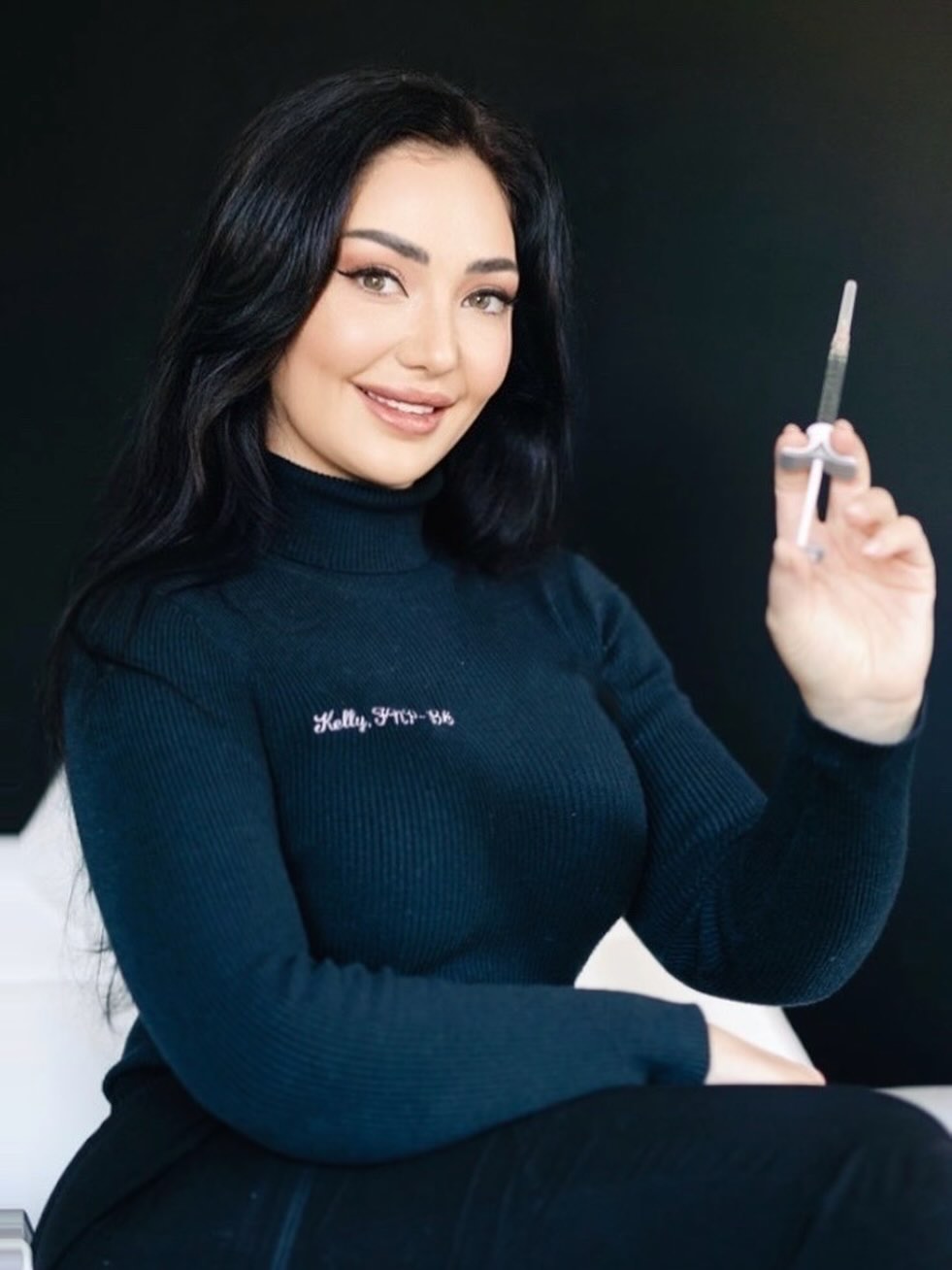We’re so excited to offer the services of @thealtarofaesthetics with @the_injectionist and @thekindredesthetician to our Spa side!
Kelley and her team will be with us while they transition to a permanent location. We’re so glad to have them, and to be able to provide them with a place to grow! ✨
Here’s a little about Kelley:
Kelley is a Nurse Practitioner and Certified Aesthetic Nurse Specialist, and the founder of Altar of Aesthetics. She specializes in advanced injectable treatments, combining evidence-based practice with a highly skilled and artistic approach. With a passion for refined, natural outcomes, Kelley integrates cutting-edge technology and ongoing research to deliver results that are both sophisticated and curated for her patients.
She’s booking clients over at @thealtarofaesthetics or you can book with her via our website! www.balmsalon.com 🌟
#asheville #riverartsdistrict #828isgreat #balmsalonandspa #localbusiness
