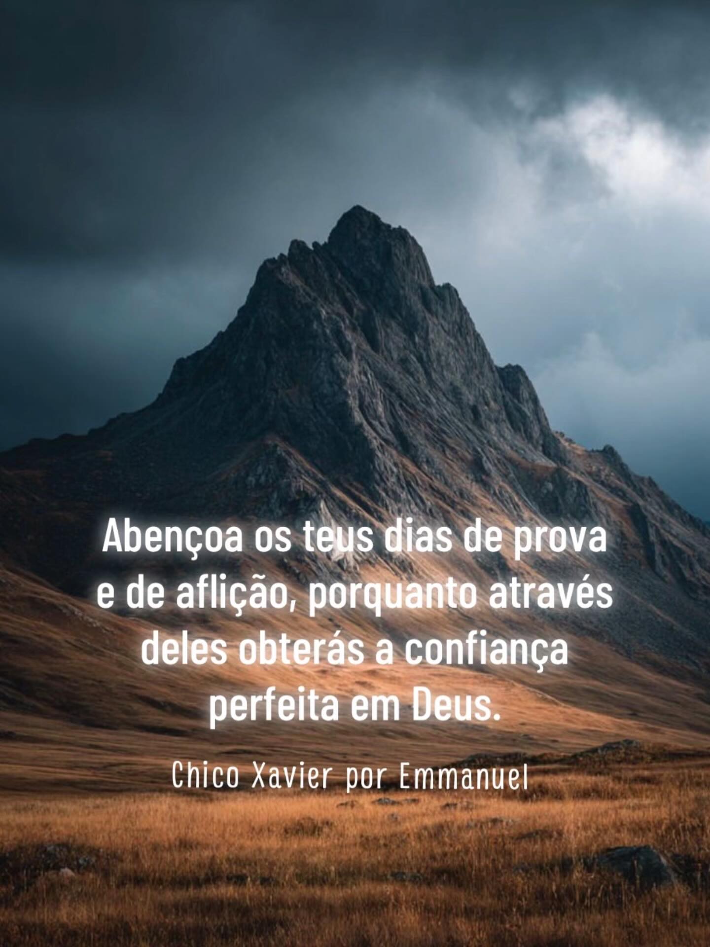 A confiança em Deus é a certeza serena de que nada ocorre fora das leis de justiça e amor que regem o Universo.
Não se trata de uma espera passiva por milagres, mas da resignação dinâmica que aceita as provações como lições indispensáveis ao progresso da alma.
Ao compreendermos a lei de causa e efeito, percebemos que as dificuldades são oportunidades de depuração e reajuste necessárias à nossa evolução.
Confiar é agir com fé inabalável, sabendo que o Criador ampara cada esforço de renovação íntima e serviço ao próximo.
É o desapego das ansiedades materiais para repousar na convicção de que a Misericórdia Divina jamais nos desampara em nossa jornada rumo à perfeição.
🌼🙏🏻