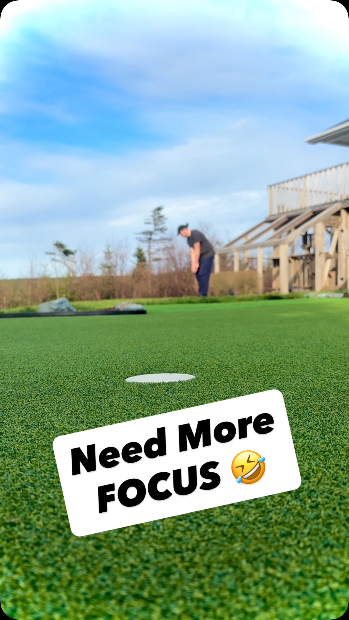 Backyard chipping practice.
#golf #golflife #golfaddict #backyard #golfstagram