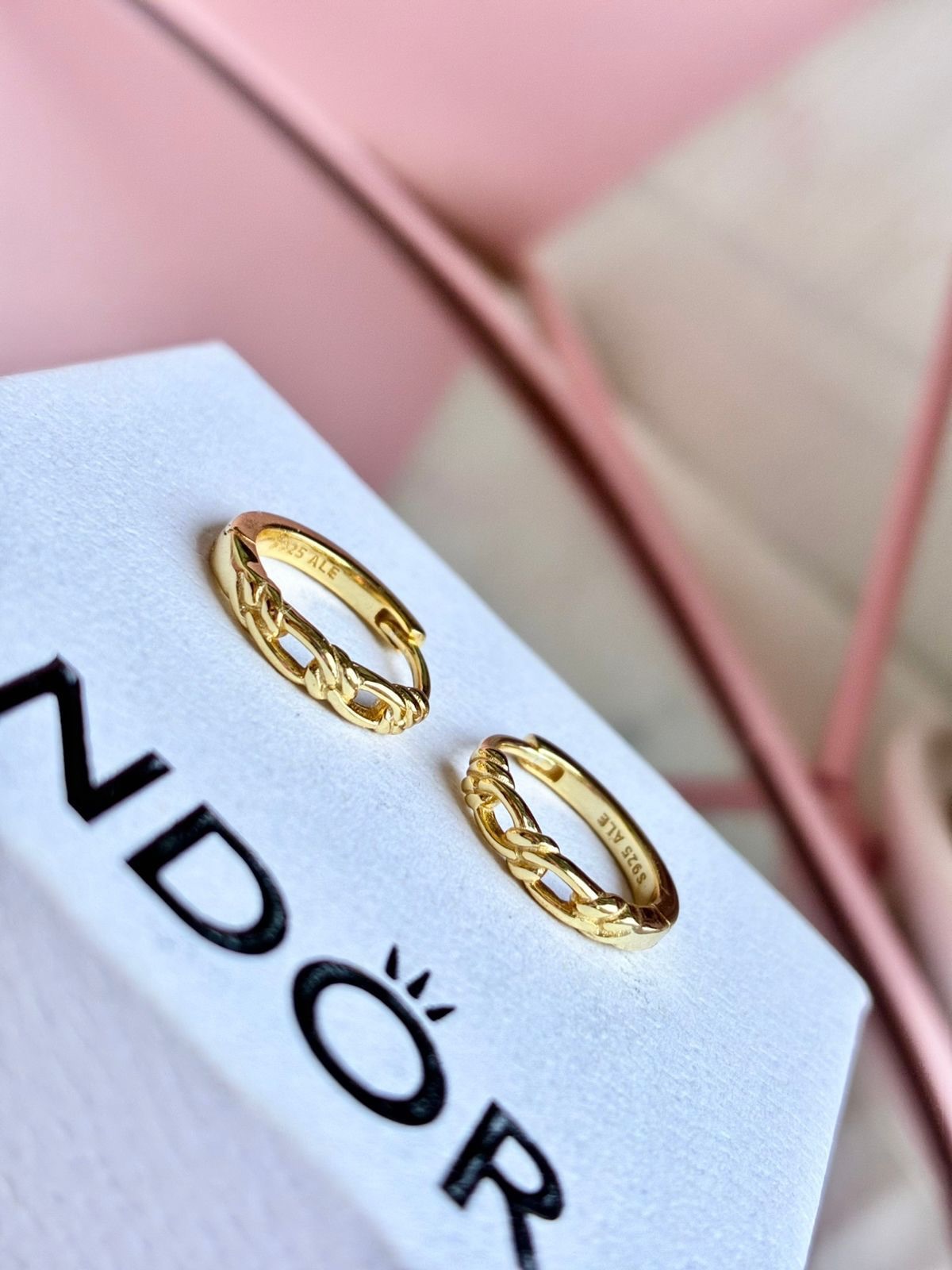 Los modelos tipo “pan” y del osito 🧸 están arrasando 😍🔥
Son de esas piezas que las clientas ven… y se enamoran al instante 💖
💥 Súper en tendencia
💥 Fáciles de combinar
💥 Perfectos para cualquier edad
💥 Y lo mejor… ¡se venden rapidísimo!
Si tienes negocio, estos son básicos para surtirte 👀💰
Y si compras para ti… prepárate para recibir cumplidos ✨😉
📦 Disponibles en mayoreo y menudeo
📲 Pide los tuyos por WhatsApp: 762 124 7122
🚚 Envíos a todo México
.
.
.
.
;
.
#AretesPan #AretesOsito #JoyeriaEnTendencia #MayoreoDeJoyeria #accesoriosquevenden