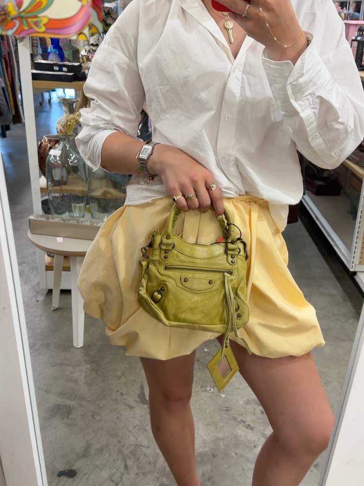 Some fun, cool, summer finds!!!!!!! Come into the store to see what else we have in store!
#balenciaga #prada #loewe #consignment #vintagebags