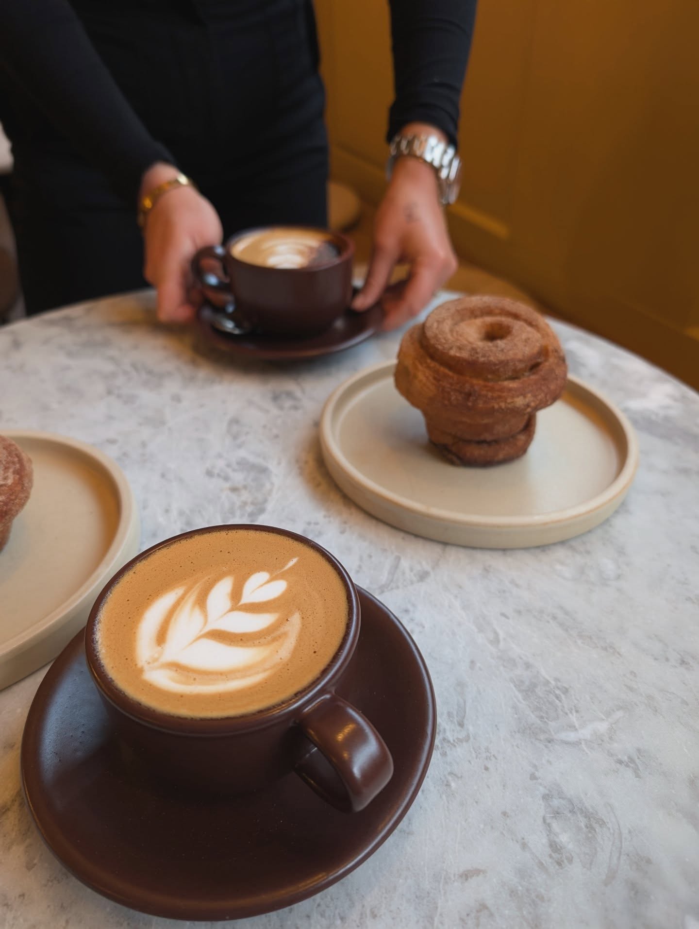 Open from 9am this morning...
Swing by and see us this week, because the coffee and buns are just great. ☕ 🥐
But also because after Saturday breakfast this week we will be CLOSED UNTIL 26th MAY. 🥂🎉🌞
Book your table online or over the phone, or just walk in, whatever suits you.
@visitarundel @discover_sussex @sussexstories @sussexbytheseaarun @experiencesussex @sussexexclusive @tarrantstreetindependents #junipercafearundel #juniperarundel #cafeandbakeryarundel #coffeeshoparundel