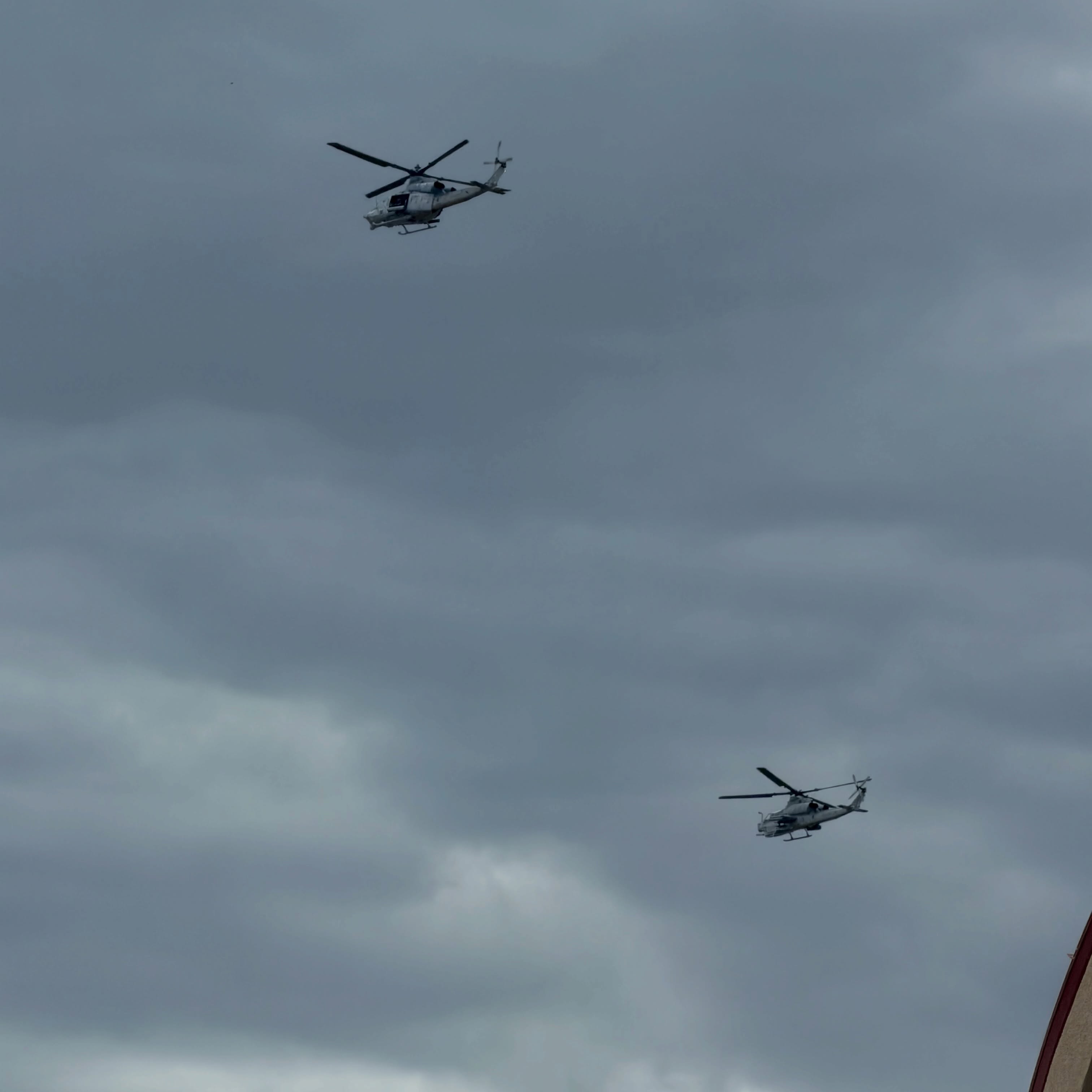 Weird to see these flying around Salt Lake. Apaches are normal but I’ve never seen a Cobra randomly puttering around. Just doing laps around town with its friend lol.