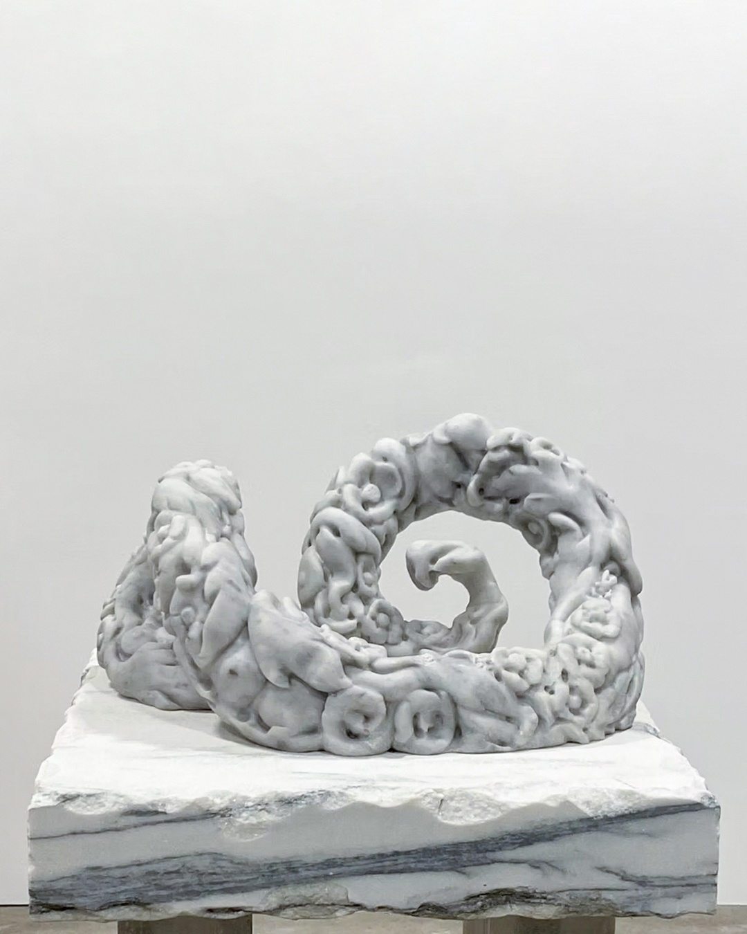 "Working with a broad group of artisans to realize a vision and bring harmony to a space allows me to act in service to how I hold the nature of sculpture and its function in relation to visual art." —SuperStrata artisan Candice Spry @cregards
Link in bio to see more of Candice’s artistry.