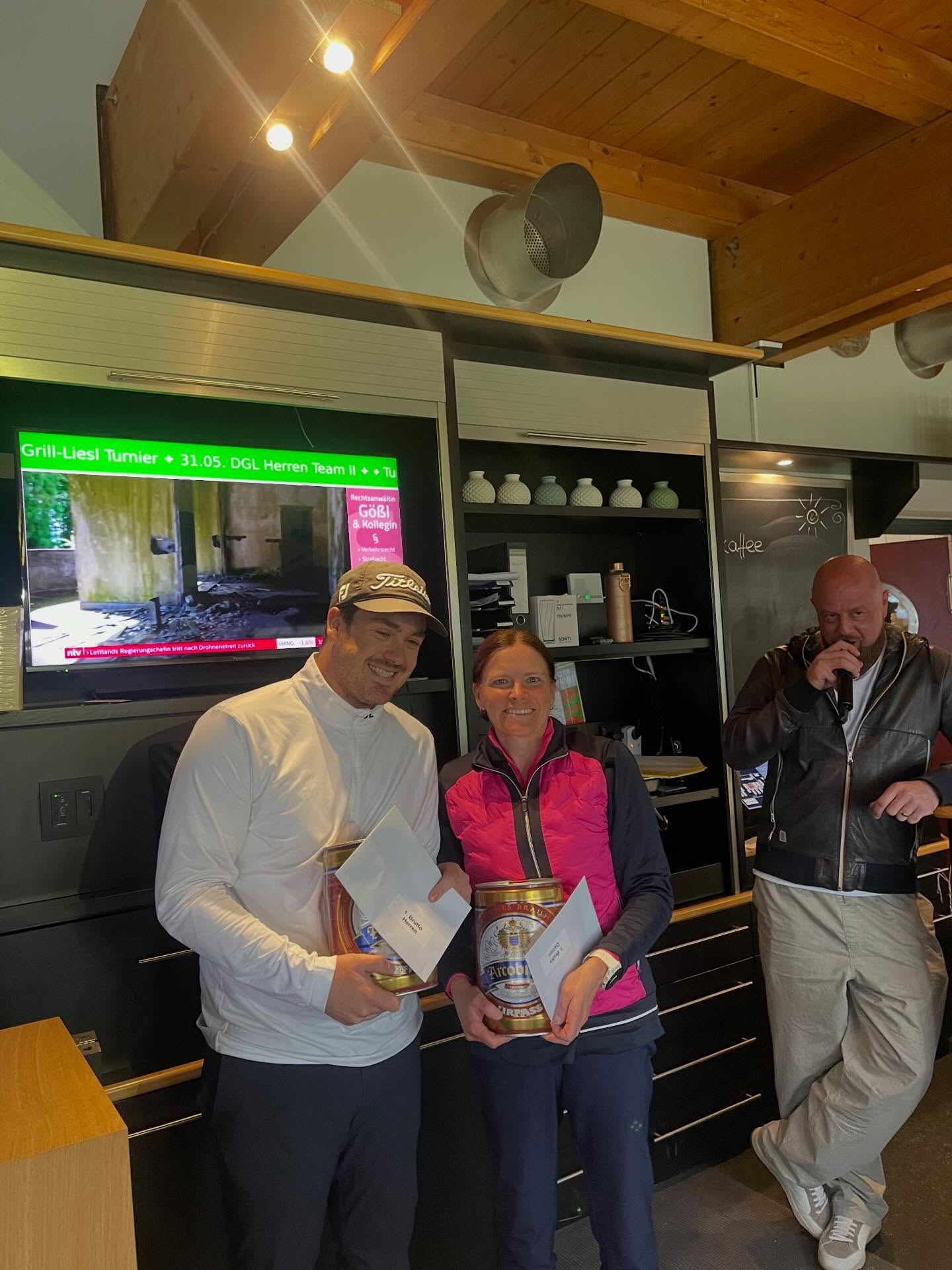 Tolles Vatertagsturnier und alle sind trocken geblieben. Glückwünsche an die Gewinner.🏌🏻♀️🏌️♂️⛳️