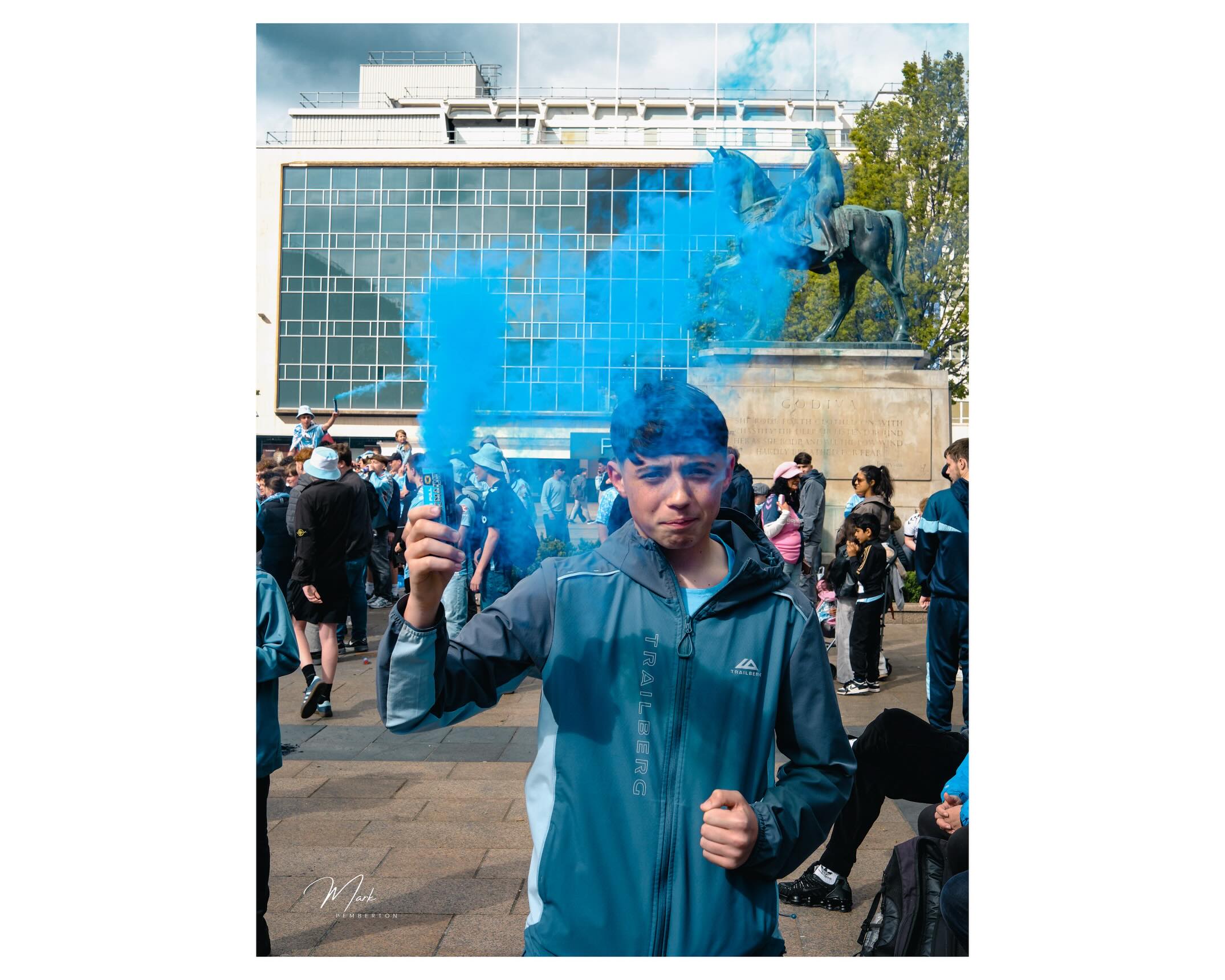 I’ve seen more flares recently than you’d see in a 70s discotheque #covcityfc #bbc_midlands #blueflare #skyblues #pusb