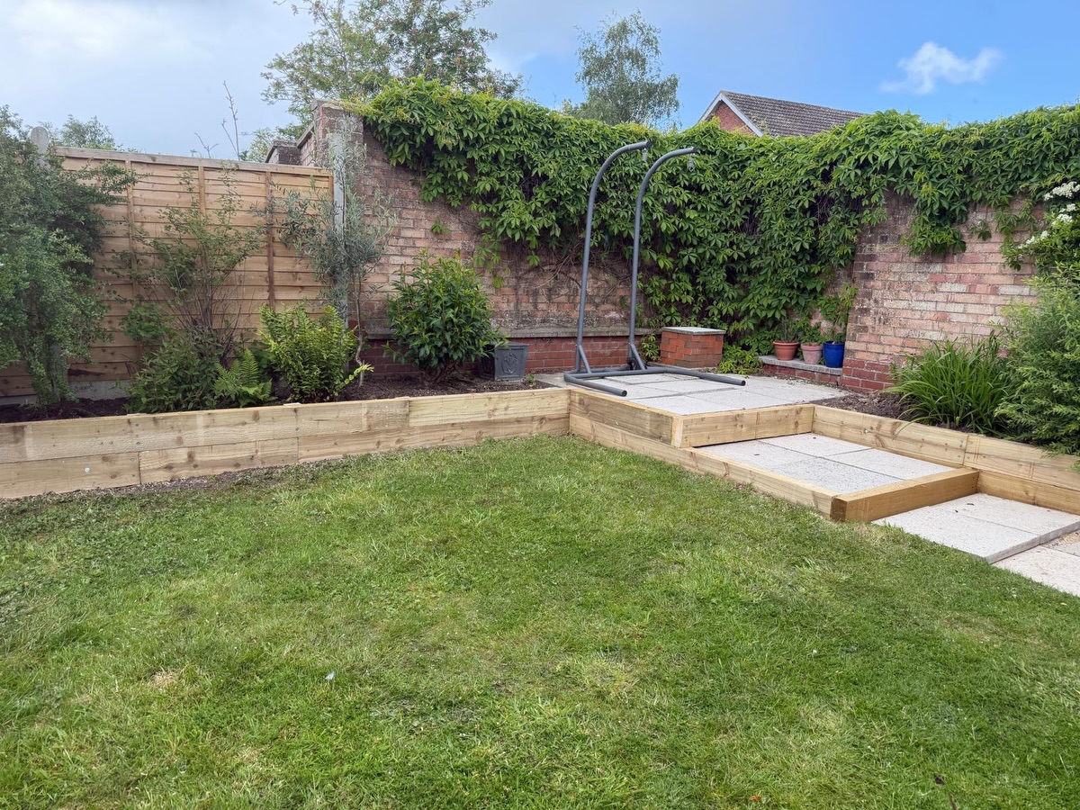 This was a satisfying job! 👌🌿
Out with the old and in with the new ✨ We replaced the tired old sleepers with brand new timber ones, instantly transforming the look of this garden and giving the whole space a fresh new feel 🪵🏡
The team installed the new sleepers to create strong, clean borders that not only look great but also help define the garden properly and retain the beds neatly 🌱 The difference it makes is huge — it’s completely lifted the space and made everything look far more modern, tidy, and structured 🙌
Projects like this are a great way to give a garden a new lease of life without needing a full redesign 💪 Small changes can make a massive impact!
Finished off with a full tidy-up and now the garden is looking fresh, sharp, and ready for the season ahead ☀️🌿
Thinking about upgrading your garden borders or sleepers? Get in touch today 👇
M.J.B Group Ltd
Tree & Garden
📱 01225 - 941139
📧 info@mjbgroup.co.uk
💻 www.mjbgroup.co.uk
#gardentransformation #sleepers #landscapinguk #gardenproject #gardeninspiration