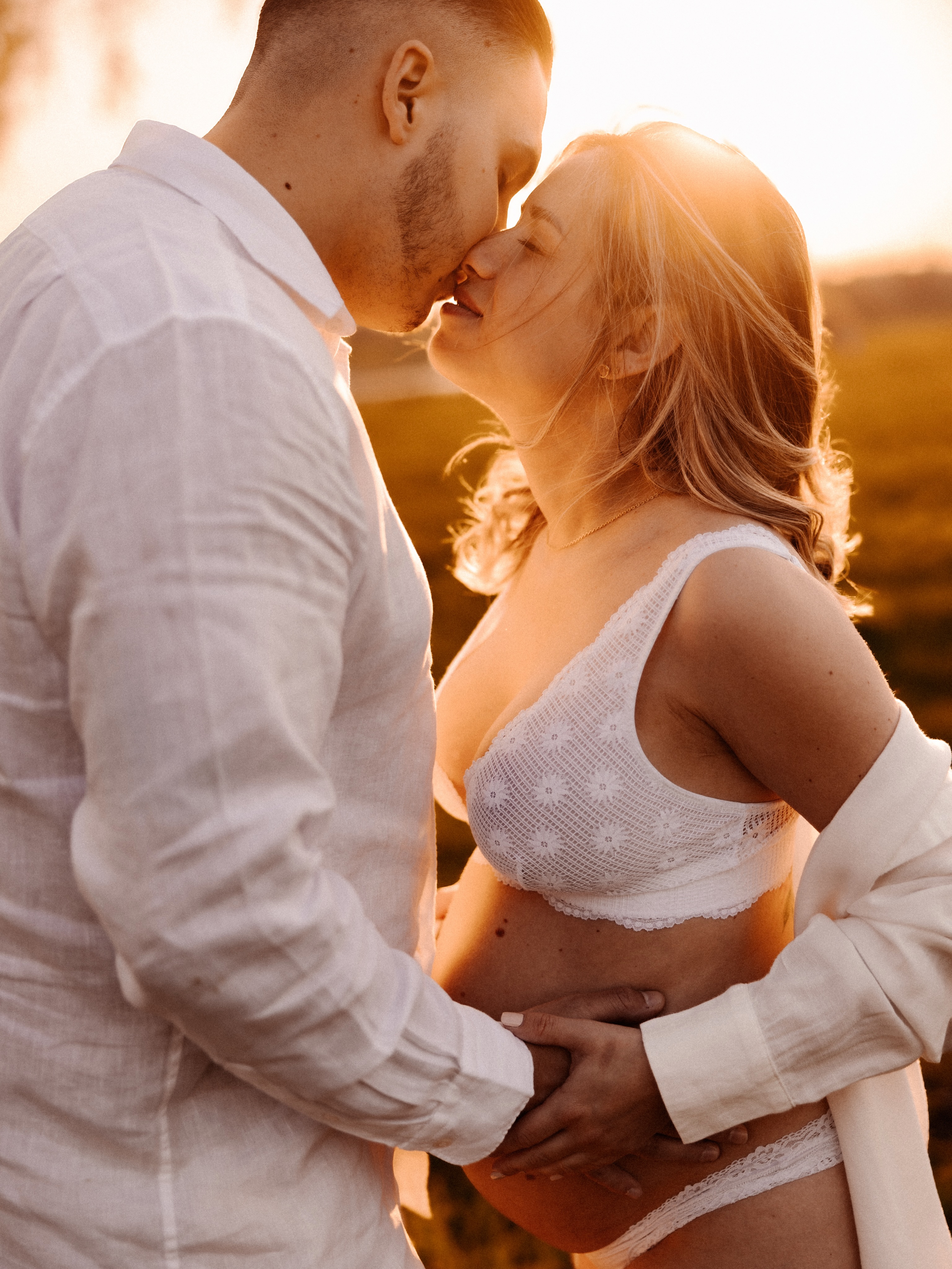 #sunset ☀️
Une parenthèse douce et remplie d’amour 🧡
Le soleil, leurs regards, et l’attente de la plus belle rencontre…
Merci pour votre confiance 🫶🏼
📸 Elodie.B - Photographie 🪩
Photographe basée en Seine-et-Marne & IDF.
Mariage, Maternité, Naissance & Famille.
🌐 www.elodiebphotographie.com
@elodie.bphotographie
elodie.b-photographie@outlook.com
#photographe77 #photographeseineetmarne #photographeiledefrance #photographemariage photographemariage77 photographematernite photographematernite77 photographegrossesse photographegrossesse77 photographeparis shootinggrossesse shootingbebe shootingnaissance shootingnaissance77 shootingmaternite77