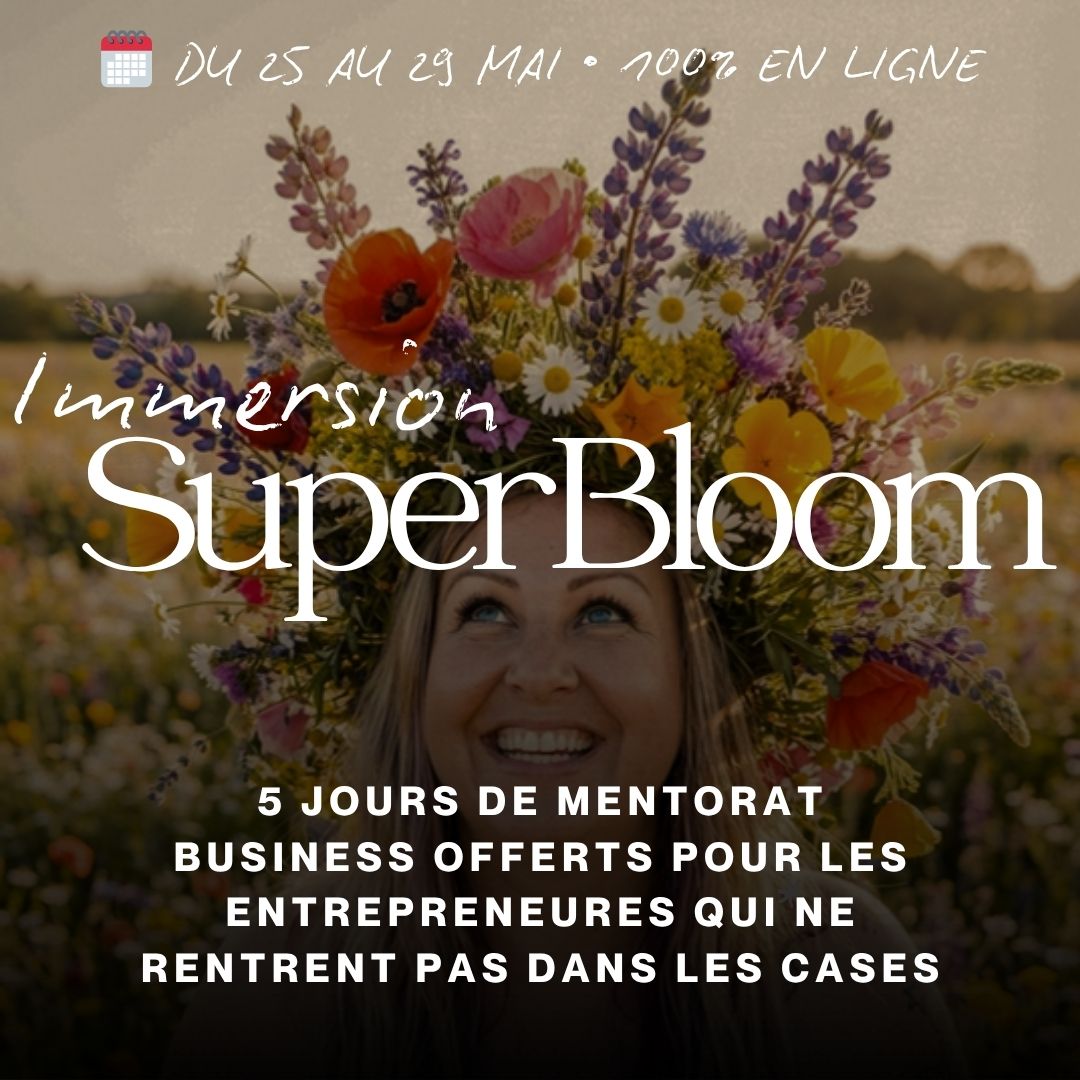 Il y a 4 ans, j'ai créé Superbloom.
6 inscrites. Un flop monumental.
Du 25 au 29 mai, je relance une immersion gratuite de 5 jours en live. Lien dans les commentaires pour t'inscrire. ⬇️
À l'époque, j'étais persuadée d'avoir mis le doigt sur LA formule : aligner ta singularité, ton branding, ton business et ta façon d'exister dans ce monde lisse.
Résultat ? Personne n'en voulait.
J'ai rangé le programme dans un tiroir en me disant que je m'étais plantée.
Sauf que non.
J'étais juste en avance. Le monde n'était pas prêt. On était encore dans l'ère du m'as-tu-vu, du beau, du léché, du "fais comme tout le monde et tais-toi".
Aujourd'hui ? L'IA standardise tout. Les contenus se ressemblent. Les offres se clonent. Et devine ce qui se passe quand tout devient identique ?
On cherche ce qui ne l'est pas.
Toi.
Patronne, si tu lis ça et que tu te reconnais dans cette image de la plante rare qui s'épuise à pousser dans un jardin standardisé, j'ai un truc à te dire.
Le problème n'a jamais été toi.
Les fleurs de serre sont jolies, toutes pareilles, bien arrosées par leur petit jardinier. Mais la fleur sauvage qui éclot dans un désert aride ? Mon Dieu, qu'est-ce qu'elle est résistante. Qu'est-ce qu'elle est magnifique. Et qu'est-ce qu'on a toutes envie de lui ressembler.
Mais il faut qu'elle tienne le coup.
C'est exactement pour ça que je déterre Superbloom. Parce que le déclic, il ne vient pas de moi. Il vient de la sororité. Il vient du moment où tu réalises que tu n'es pas seule à fonctionner comme ça. Qu'il y en a d'autres. Des comme toi. Des fleurs sauvages d'une puissance absolue qui ont juste besoin de se trouver.
Alors la première chose que tu dois arrêter dès demain matin ?
Te comparer aux fleurs de serre.
Tu n'es pas faite pour leur jardin. Tu n'as jamais été faite pour leur jardin.
5 jours d'immersion live, gratuits, du 25 au 29 mai. Le lien est en commentaire. Viens voir ce que ça fait de respirer dans un espace conçu pour des cerveaux comme le tien. ⛈️🌸
Ton orage arrive, Patronne. Prépare-toi à fleurir. 🌸