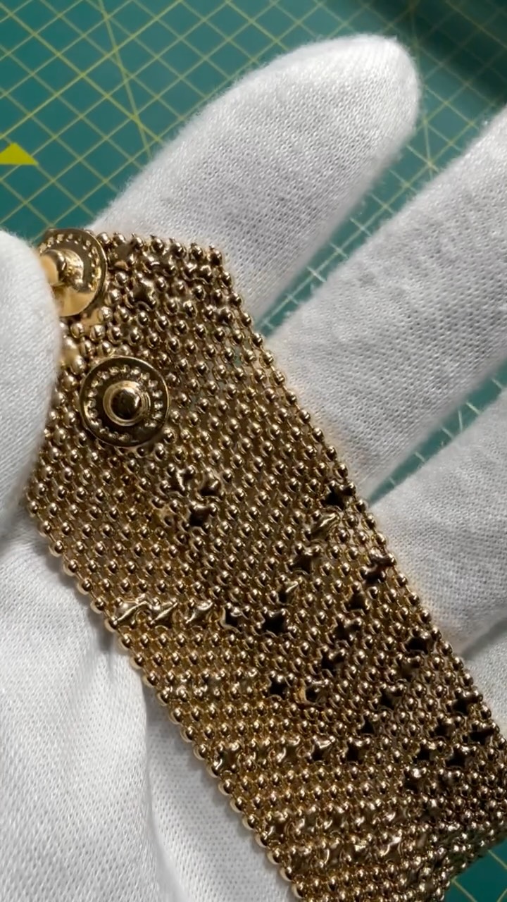 A very difficult bracelet to re-plate done correctly.
#gold #instamood #trendingnow #jewelry #goldenedge