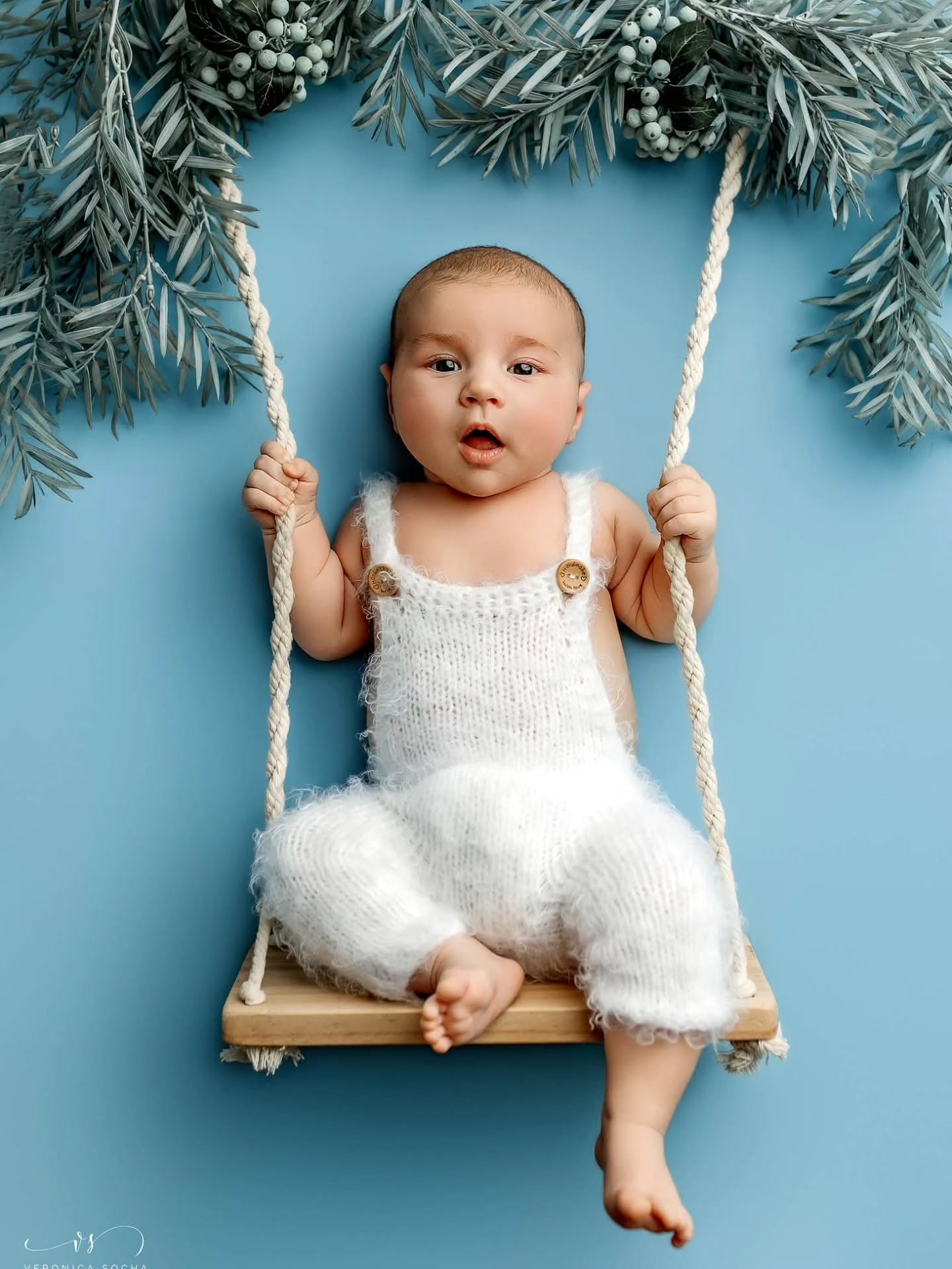 “It’s too late for newborn photos…” — I hear this so often 🤍
But beautiful baby portraits can be created at every stage ✨
Little Antoś was already nearly 2 months old when he came to my studio, and just look at the magic we created together 🩵🐰
Those adorable expressions, curious eyes, tiny details and sweet little moments are still absolutely worth capturing. Every baby is different, and every stage tells a beautiful story.
So if you missed the “ideal newborn window” — please don’t worry. It’s never too late to preserve these precious memories 🤍
#swindonphotographer #babyphotography #newbornphotographer #swindonmums #babyphotoshoot timelessphotography newbornsession motherhood babyboy veronicasochaphotography