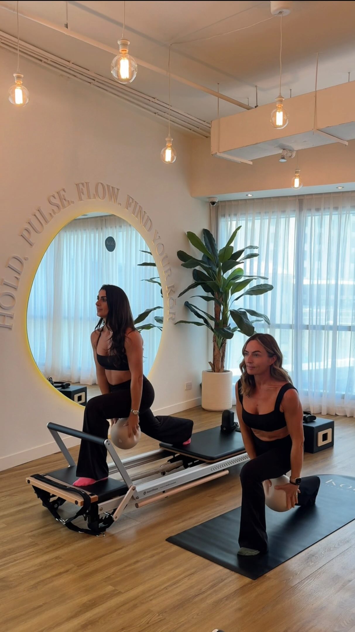 one move
two ways
mat vs reformer — what’s the difference?
mat: bodyweight resistance, can be done anywhere
reformer: spring resistance + added support
both build strength, mobility + stability
we love both — which do you prefer? ✨