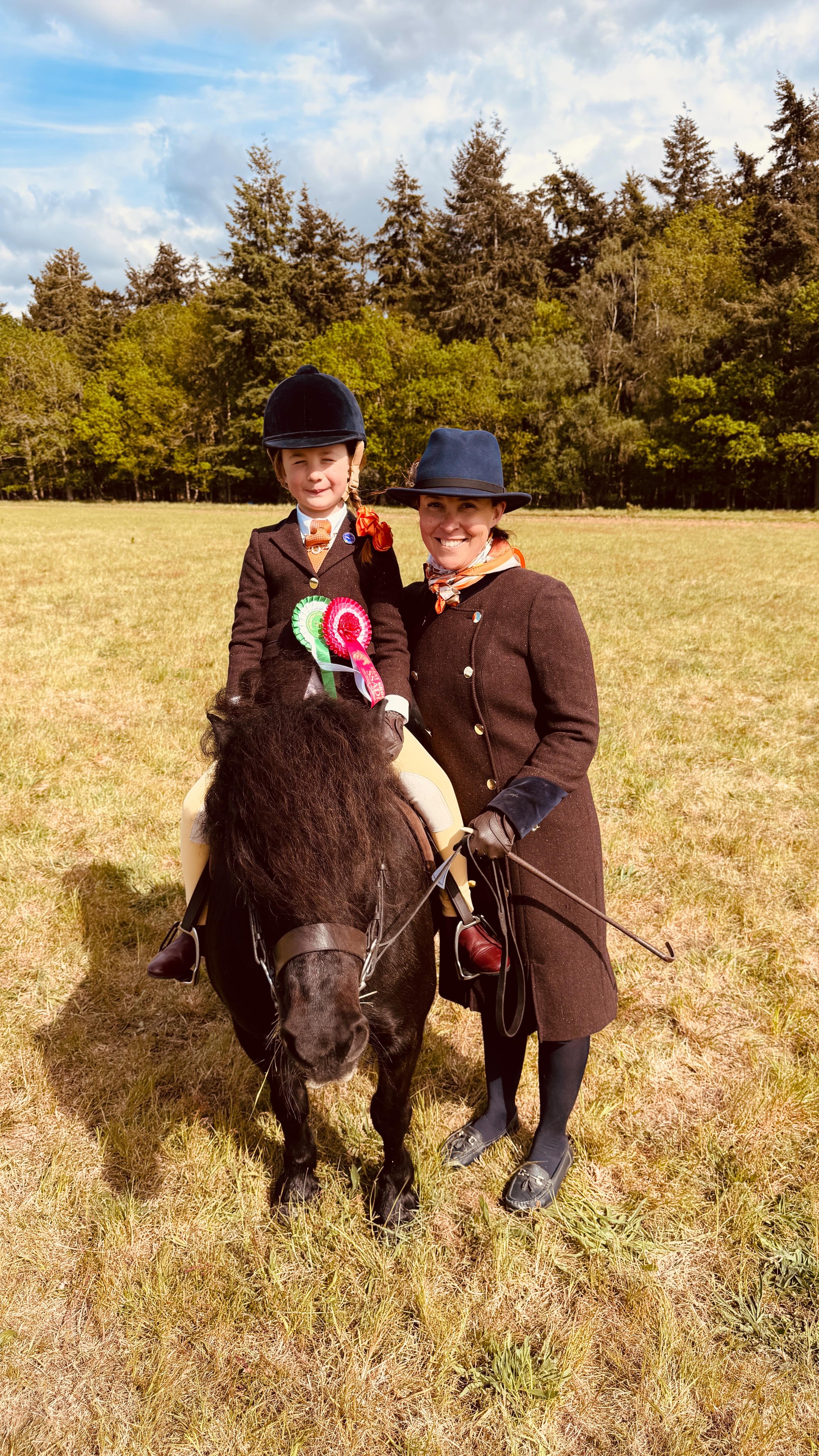Join us for a day at @south_suffolk_show , so much fun had all round if a little chilly 🥶!!
Olives been building her confidence up to go jumping again after her fall last year and she really wanted to try the wsp again, it wasn’t our day for placing as lots to work on BUT she smiled every step, she was brave and I didn’t have a heart attack running that far so winning all round for us 😂
We then had a mooch around the show, we watxhef the gun dogs and tried to show Moss what she could achieve! And then watched the sugar beat harvesters and had a sit in the tractors 🤷🏻♀️ not that we have these tractors in our back garden or anything!!!
Back to the rings in the afternoon for the Seniors class with Olive and Elsa the only small people in it they did brilliantly, just a sat nav error from me…Olive was trying to tell me and I just ignored her 🫣 to drop us a placing but she was thrilled with 3rd and the judges were so kind to us all.
We haven’t been showing for a while, she still thinks Dressage is her thing but it’s nice to pop the tweeds on every now (even if hers was a touch short in the sleeve 😳) and then and have some different fun!
She went to sleep saying she had the most incredible day…. 🤎🧡
Forever blessed for our amazing Shetland 🖤🖤
Thanks to @snuggyhoods for keeping Elsa clean, cosy and protected