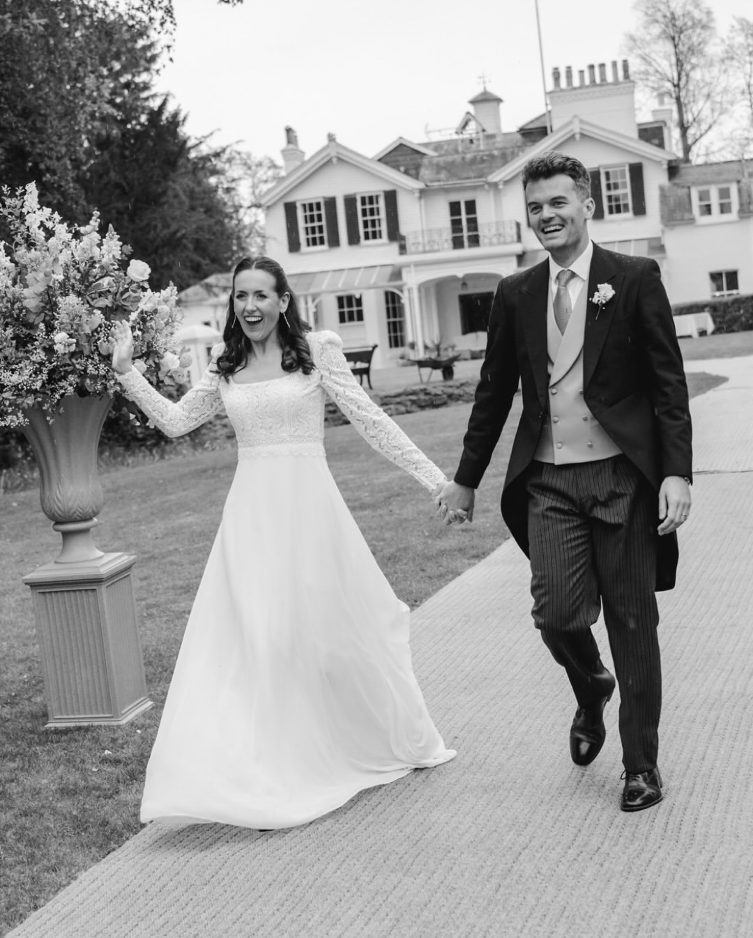 Isabelle & Tom 🤍
Huge congratulations. An idyllic countryside wedding captured beautifully by @matthewlawrencephotography . Isabelle chose an elegant long sleeve beaded dress. Aline crepe skirt and dramatic plunge back with long train. Romantic and timeless. Isabelle’s pearl trimmed veil added the final bridal touch. Perfection 🤍
Dress @rosa_clara @mayandgracebridal
Photography @matthewlawrencephotography
Video @theweddingvideoguys
Florist @_flourishandgrow_ #countrywedding #surreybride #surreybridalboutique #classicbride #mayandgracebridal