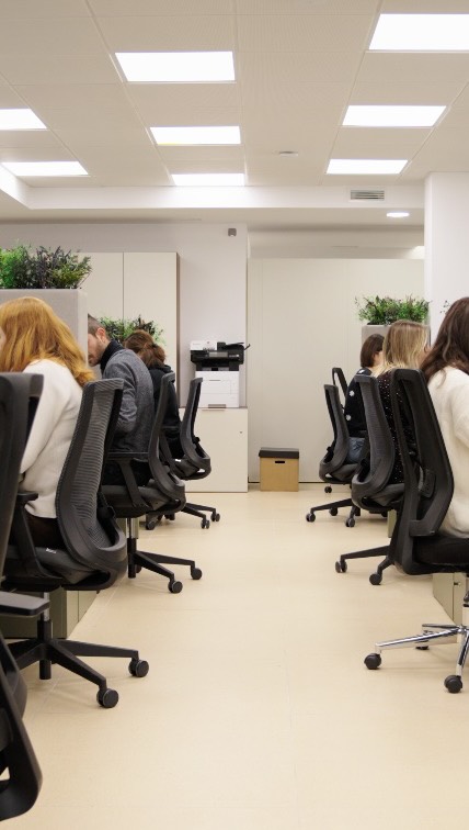 Deducción importante para tu Renta ↓
🪫 Si has hecho obras de mejora de la eficiencia energética de tu vivienda, no olvides comunicarlo a tu asesor de confianza. ¡Podrías deducir en tu declaración gran parte de esta intervención!
¡Te puedes ahorrar hasta 4.000€!
📹 Nuestro asesor Arturo Cruz te explica todos los detalles en este vídeo.
