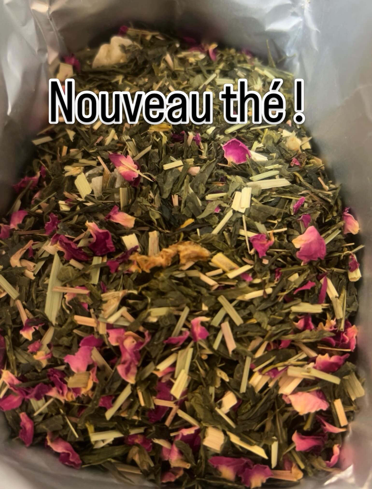 🌿✨ JEU CONCOURS ✨🌿 terminé ✅ Bravo @l.l_jt_ ! Notre nouveau thé vert au fruit de la passion s’appelle Francky ! À bientôt pour une dégustation ❤️
Un nouveau thé fait son entrée dans notre salon… et c’est à VOUS de lui donner son nom 💛
Nous avons imaginé un mélange unique, créé spécialement pour le P’tea Bonheur :
🍃 thé vert
🍈 papaye, fruit de la passion, ananas
🌹rose
Un thé léger, fruité et ensoleillé… parfait pour les beaux jours ☀️ il se déguste aussi bien chaud qu’en thé glacé
🎁 À gagner :
100 g OFFERTS de ce nouveau thé pour la personne qui trouvera LE nom que nous choisirons !
Pour participer :
1️⃣ Proposez un nom en commentaire
2️⃣ Suivez notre compte
3️⃣ Partagez cette publication en story pour donner une chance à vos amis de gagner aussi 💫
📅 Fin du concours : 17/5/26 12h
🏆 Résultat annoncé en story et sur notre compte.
À vos idées… nous avons hâte de découvrir vos créations 💭🍵. #salondethe #guerande #jeuconcours #théglacé #bubbletea