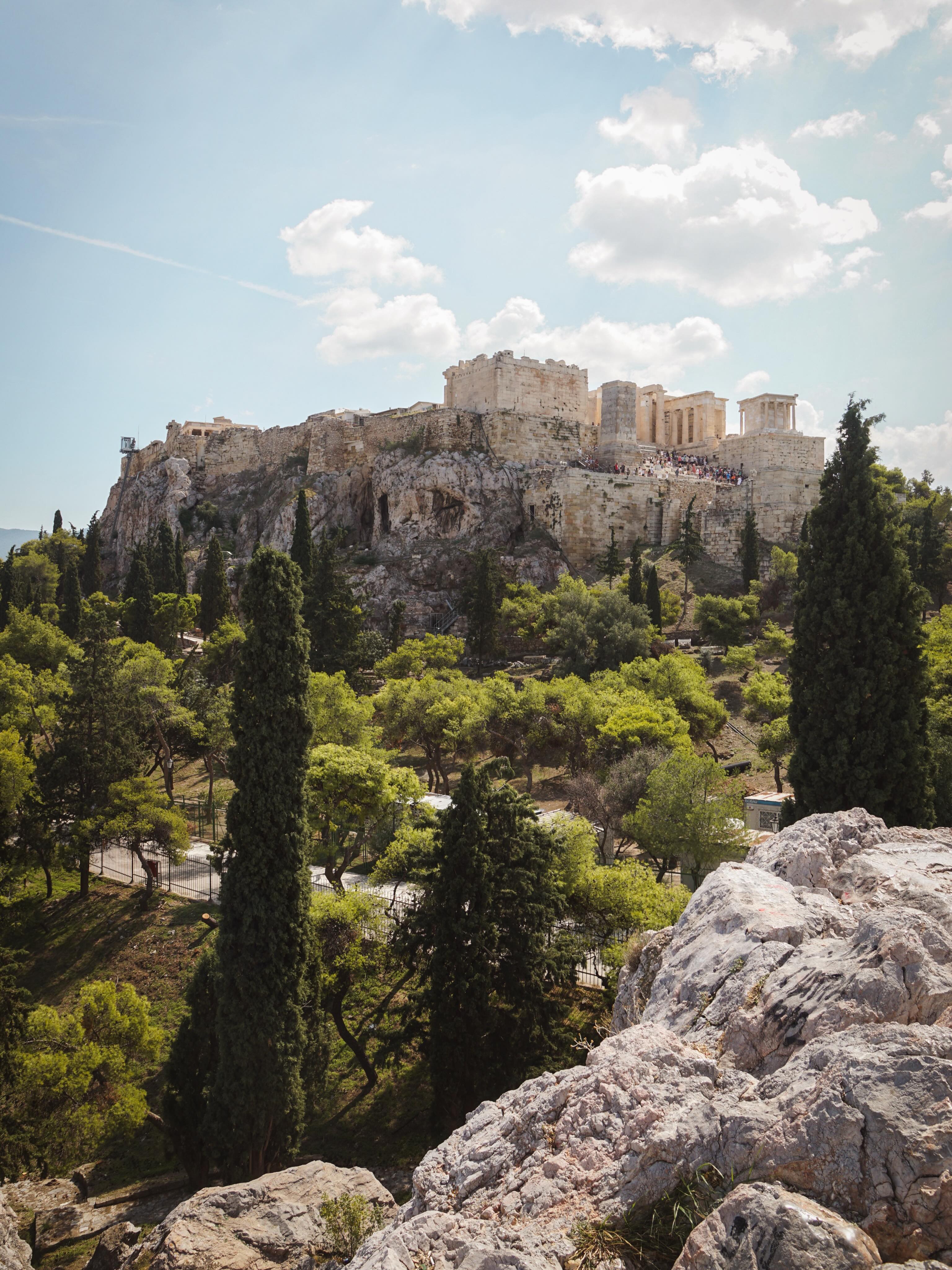Getting lost in Athens 🇬🇷
From timeless ruins to everyday life unfolding in the central market, this city feels like a constant contrast between past and present.